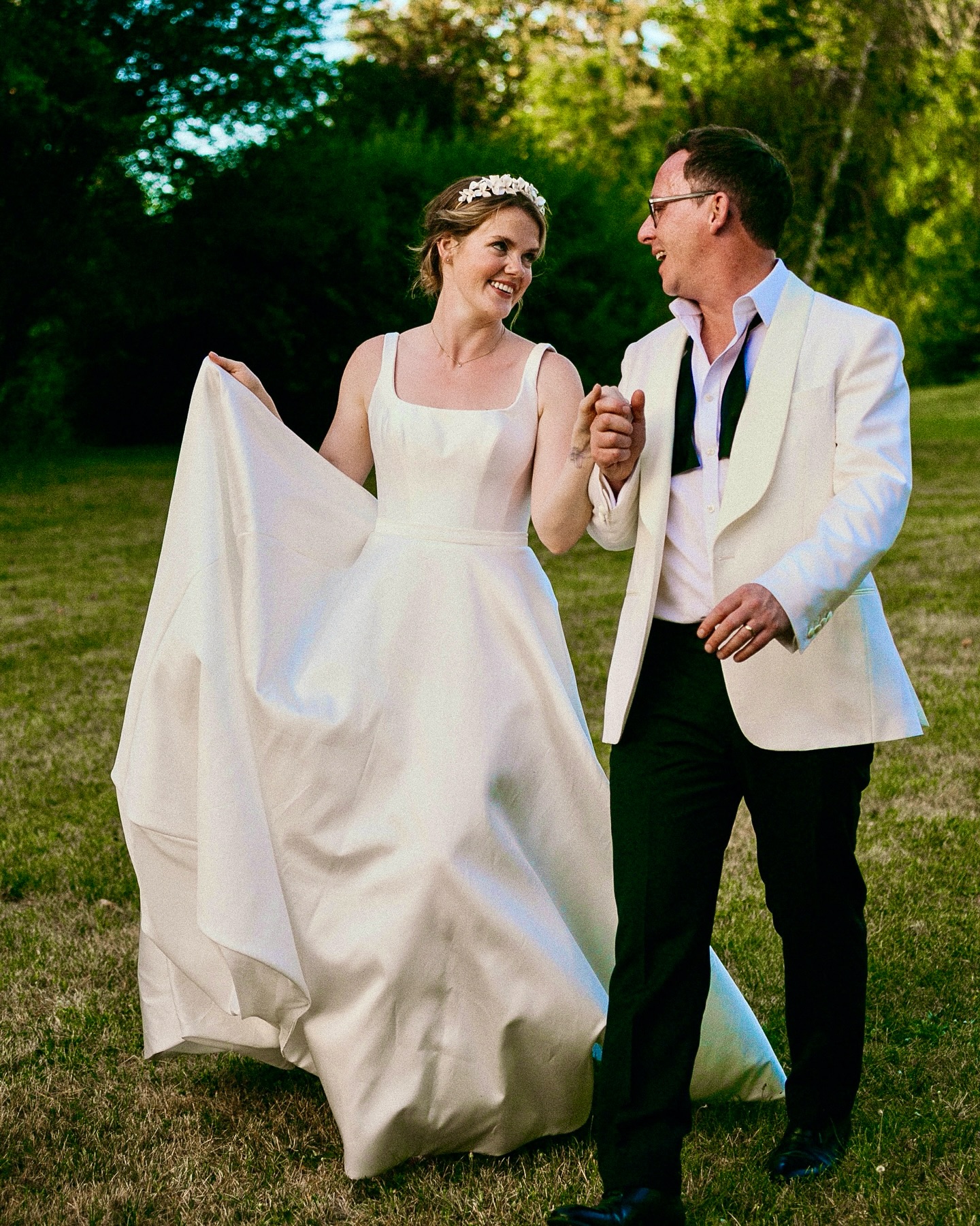 Scorcher of a dayyyyy ☀️
Oooo how I LOVE this venue. It’s home to the fabulous Sarah — owner of this fabulous chateau the biggest smile and the BEST hugs. She somehow makes every wedding feel effortless and look incredible… even when it’s pushing 40 degrees 🥵
There were fans, fizz, shady corners… and one very funny moment involving the bride airing her bits 🤣 (iconic behaviour, honestly). Yes I did take a turn.
Can you tell how much fun they had? The heat didn’t stand a chance.
If you’re planning a wedding that’s full of laughter, a little chaos, and a lot of joy — I’m your girl well woman prob by now ;).
Venue @chateaulagauterie
#destinationweddingfrance #chateaubride #marriedinfrance #photographerfrance