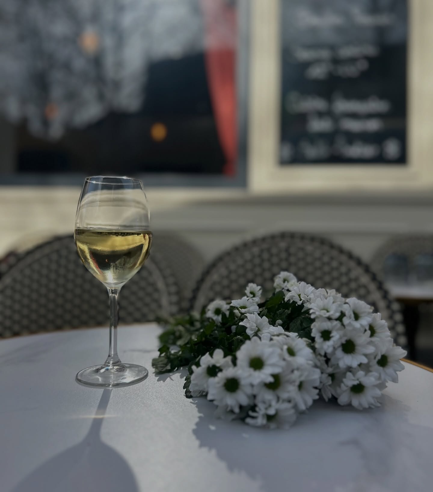 Un déjeuner en terrasse chez Marguerite ☀️
#paris #onmytable #chezmarguerite #bouillonparisien #bonneadresseparis