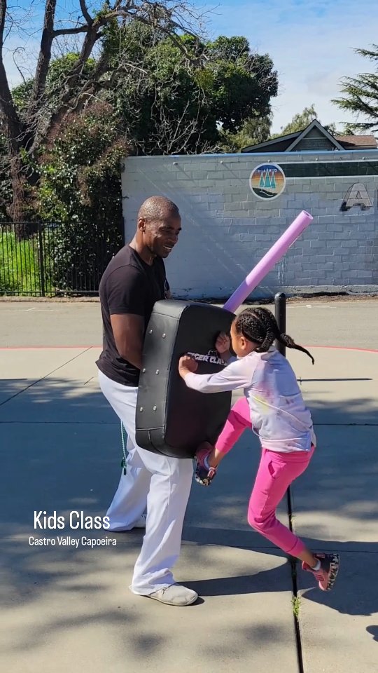 Awesome Kids class today. We meet every Sunday at 11am.
ππΏThanks to Mrs. RΓ‘dio Velho for filming.