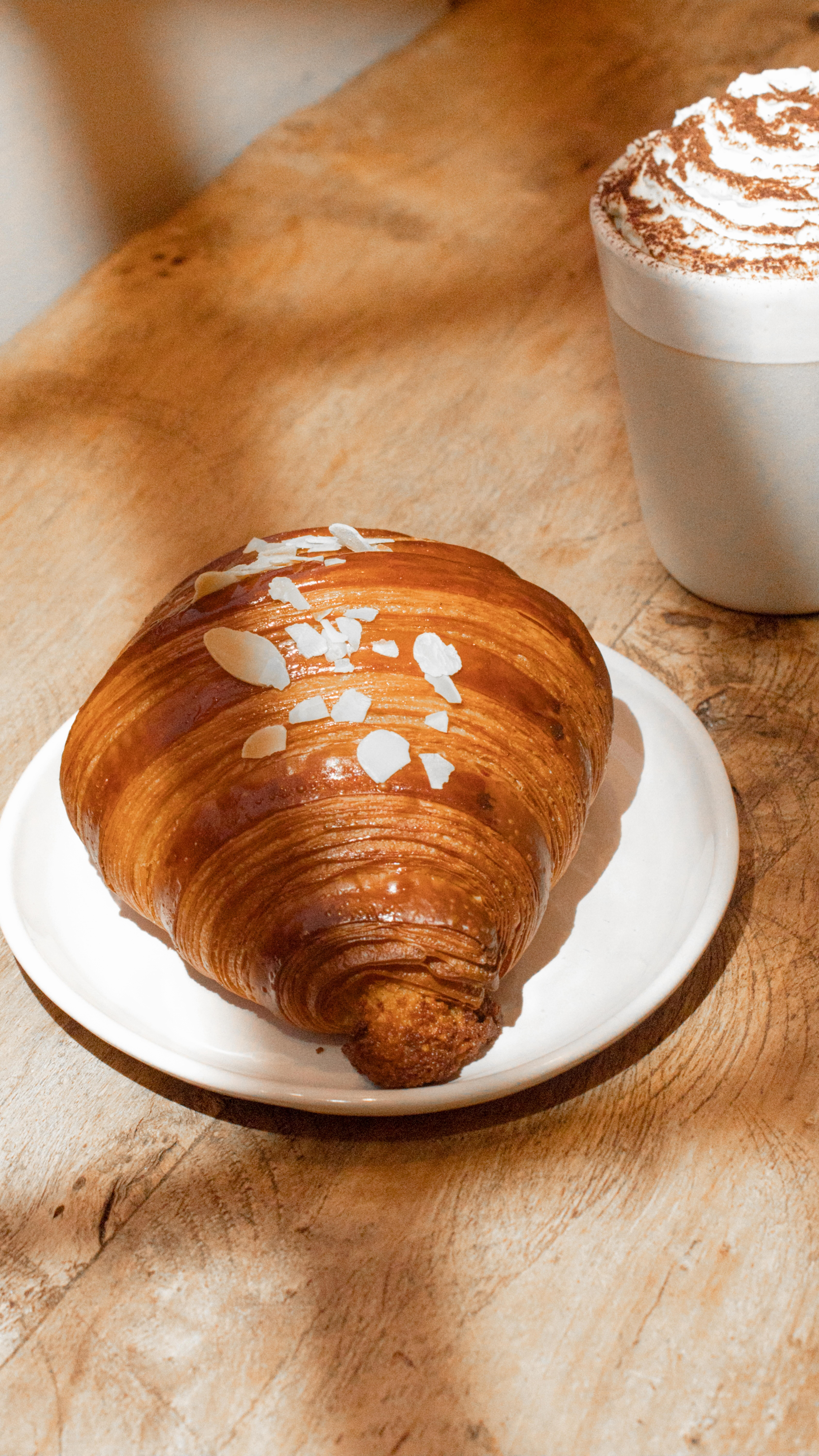 Avoue… le croissant fait parti de tes bonnes résolutions 2026. ☕️
🥐😌
This is how we do it.. du beurre, beaucoup d’amour et du savoir faire 😏
#lespetitesartisanes #croissant #chocolatchaud #wintervibes #comfortfood