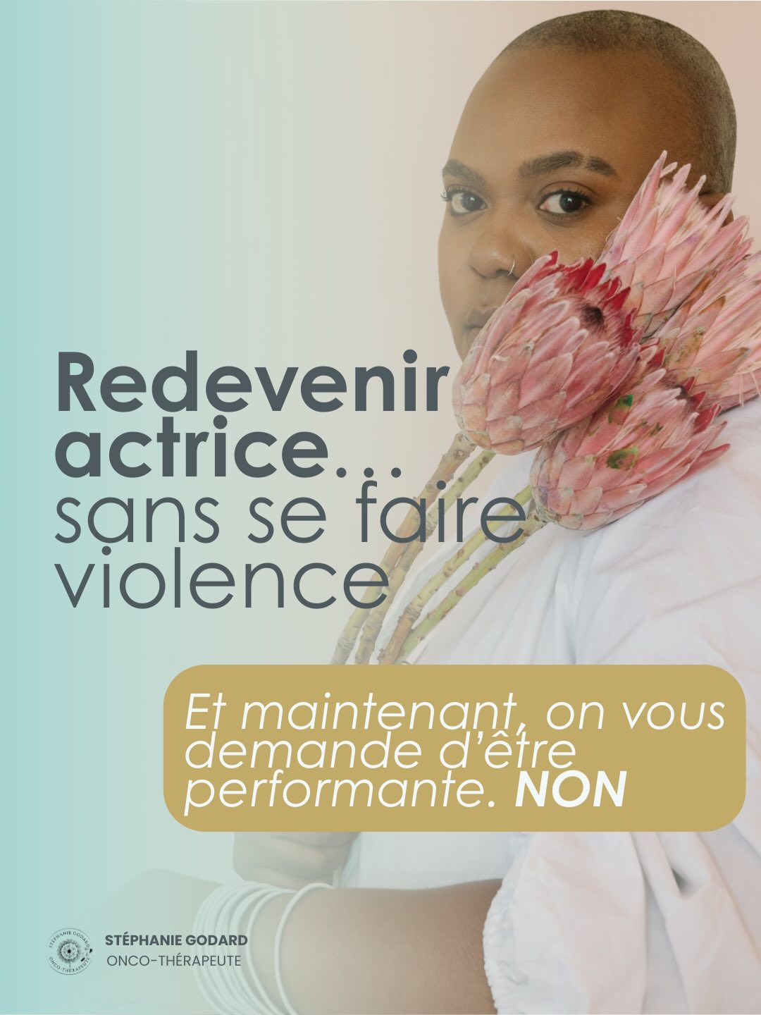 Après un cancer, beaucoup de personnes me disent qu’elles veulent redevenir actrices de leur vie.
C’est légitime. C’est sain.
C’est profondément humain. 🌱
Mais on oublie souvent une réalité clinique : l’organisme ne revient pas à l’équilibre le jour où les traitements s’arrêtent.
En après-cancer, le corps peut rester fragile.
La fatigue peut persister 💤
Le système nerveux peut rester en hypervigilance ⚡
La peur de la rechute circule en arrière-plan.
L’identité, elle, est en reconstruction.
Dans ce contexte, vouloir reprendre le contrôle trop vite peut devenir une nouvelle forme de violence intérieure.
❌ Redevenir actrice ne signifie pas redevenir performante.
✅ Cela signifie retrouver une marge de choix compatible avec son état réel.
C’est pour cela que j’ai créé un outil que j’utilise en accompagnement : 🧰 le micro-pas soutenable.
Un micro-pas soutenable n’est pas un petit pas par manque d’ambition.
C’est un pas calibré à votre capacité actuelle.
Concrètement, cela implique trois choses :
✅ Réduire l’action envisagée jusqu’à ce qu’elle soit réellement faisable aujourd’hui.
✅ Vérifier corporellement que l’idée de la faire ne déclenche pas de tension excessive.
✅ Observer le lendemain si elle laisse une sensation de cohérence… ou d’épuisement.
Si le pas vous contracte, vous vide ou réactive une pression intérieure, il était trop grand.
En psycho-oncologie 🧠, nous travaillons avec la régulation, pas avec la performance. On ne consolide pas un organisme fragilisé à coups d’injonctions.
🎯Redevenir actrice, c’est apprendre à agir sans se maltraiter.
C’est accepter que la reconstruction soit progressive.
C’est choisir un pas qui respecte votre intégrité plutôt qu’un idéal qui flatte l’image.
👉 Un pas juste vaut mieux qu’un idéal inaccessible.
Alors je vous pose la question :
quel serait aujourd’hui un pas réellement soutenable pour vous ?
#cancer #injonction #boiteaoutils #pasdecote #postcancer