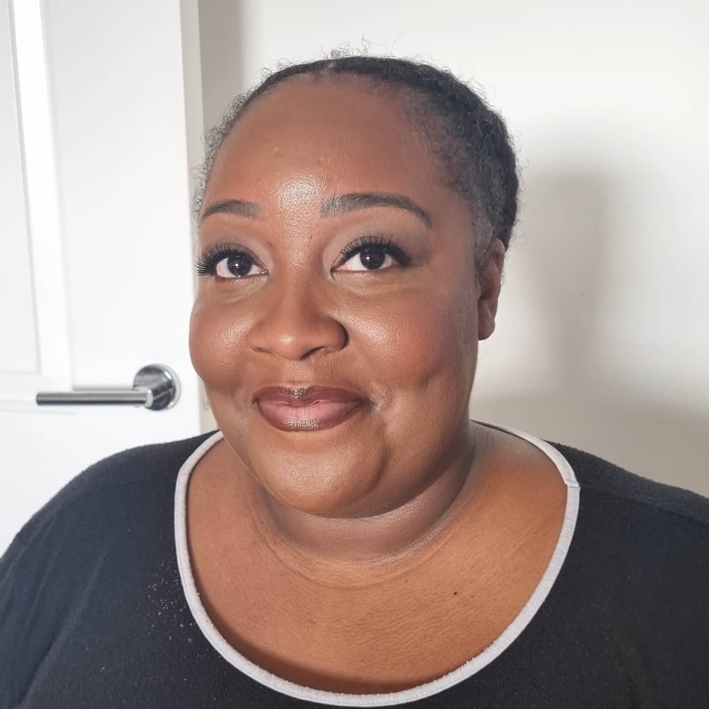 The other day I've had the pleasure to meet @shan_tho and to do her makeup 🥰 we decided together to go for a natural day smokey eyes look and for a flawless complexion. Thank you so much again for having me ❤🥰☺ #naturalmakeup #daymakeup #glamourouslook #mobilemakeupartistinlondon