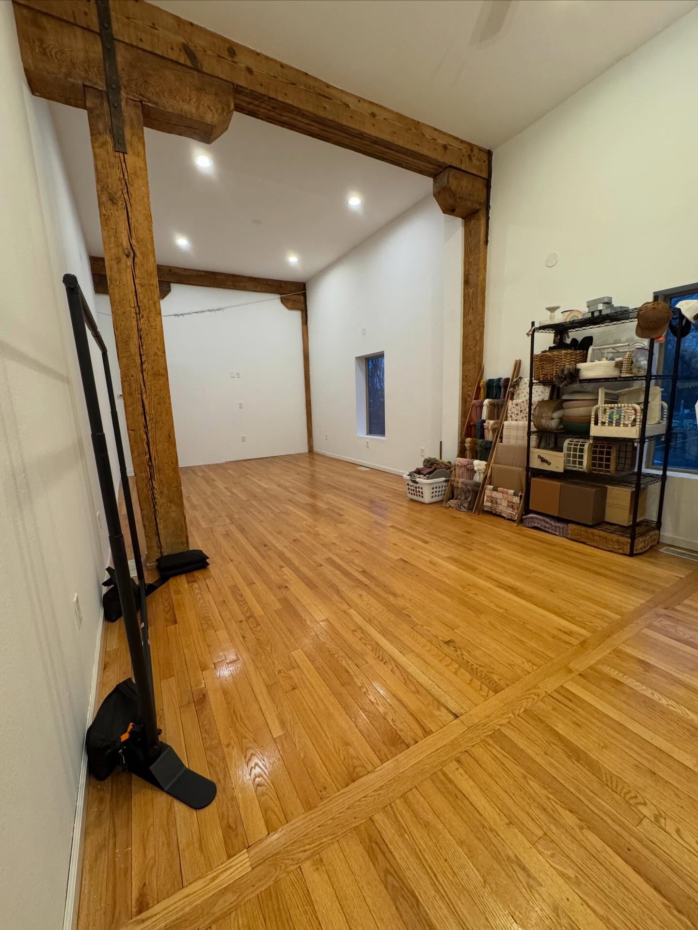 Never thought Iād say the words:
āIāll meet you at my studio!ā
Never.
Never ever.
Not once.
Sitting here crying on a random Thursday evening as I finally put *most* of my stuff away. A space to snuggle babies, a place to fake sneeze 75 times to get one smile out of a toddler, a home for my heart to capture beautiful memories for you, a vision for us to create together.
Never in my wildest dreams did I think I could do this.
Butā¦hey. Iāll meet you there. š„¹āŗļøš¤