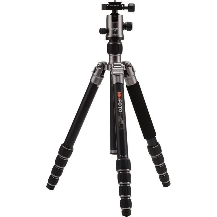 Benro MeFoto GlobeTrotter A2350Q2T Alüminyum Tripod Kiti (Titanyum) ⚡️
Dış mekan ve seyahat fotoğrafçılığında ekipman yükünü hafifletirken, stabiliteden asla ödün vermek istemeyenler için tasarlanan Benro MeFoto GlobeTrotter, kompakt ve akıllı tasarımıyla Flaşçı kataloğunda yerini alıyor. Ters katlanabilir bacak yapısı sayesinde taşıma boyutunu minimuma indiren bu seyahat tripodu, sırt çantanızda kolayca yer bulur ve her an yola çıkmaya hazır olmanızı sağlar. 📸
Alüminyum gövdesi ve şık titanyum kaplamasıyla dış mekan koşullarına karşı yüksek dayanıklılık gösterirken, güçlü yapısı ağır DSLR ve aynasız kamera sistemlerini güvenle taşır. Kit içerisinde yer alan hassas top kafa (ball head), hızlı ve pürüzsüz kadraj ayarlarına olanak tanır. En önemli özelliklerinden biri olan saniyeler içinde tam boy bir monopoda dönüşebilme yeteneği ise kalabalık mekanlarda veya hızlı aksiyon anlarında operasyonel esnekliğinizi zirveye taşır.
Manzara, mimari veya uzun pozlama çekimlerinde netliği garanti altına almak için ihtiyaç duyduğunuz bu sarsılmaz yol arkadaşı şimdi flasci.com'da.
Detaylı teknik özellikler ve sipariş için:
👉 https://www.flasci.com/product-page/benro-mefoto-a2350q2t-globetrotter-aluminum-travel-tripod-kit-titanium
#Flaşçı #Benro #MeFoto #GlobeTrotter #Tripod #SeyahatFotoğrafçılığı #PhotographyGear #TravelTripod #ManzaraFotoğrafçılığı #FotoğrafEkipmanları #DışÇekim