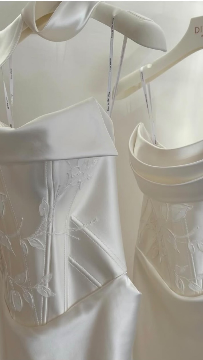 The Silk Event appointments are already filling.
@divineatelier is only here for 9 days!
If silk has ever been on your vision board, this is the time to try it.
Feb 28 - Mar 8
#charlottebride #2026bride #bridetobride #weddingdressinspo #silkweddinggown