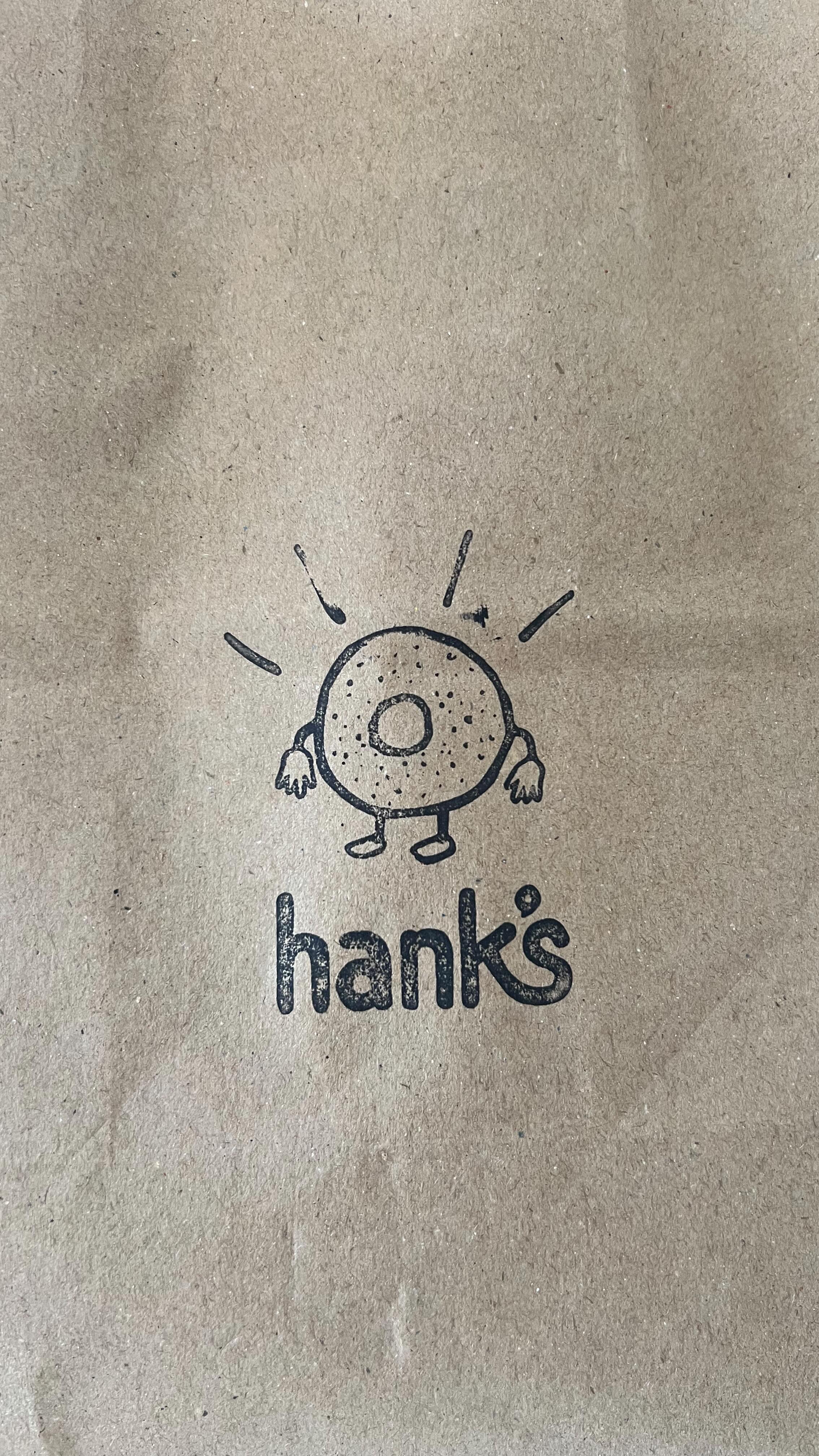 We tried @hanksbagels newest location (and first on the westside!) in Brentwood today and it was delicious! We’ll for sure be back for their fun flavors of bagels and cream cheese 🥯 #bagels #dre00971028