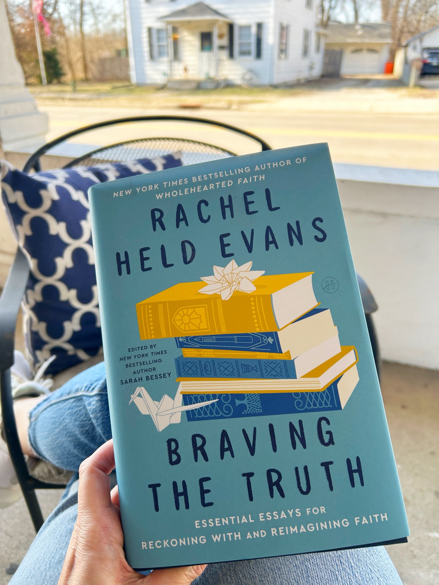 My favorite kind of happy hour. Sitting on my front porch, reading a oft-missed “friend” packaged brand new, open window so I can hear the Sean McConnell vinyl, and a tart cherry juice mixed with lime Topo Chico. The to-do list isn’t quite done, but sunshine won’t wait.
#becauseofRHE