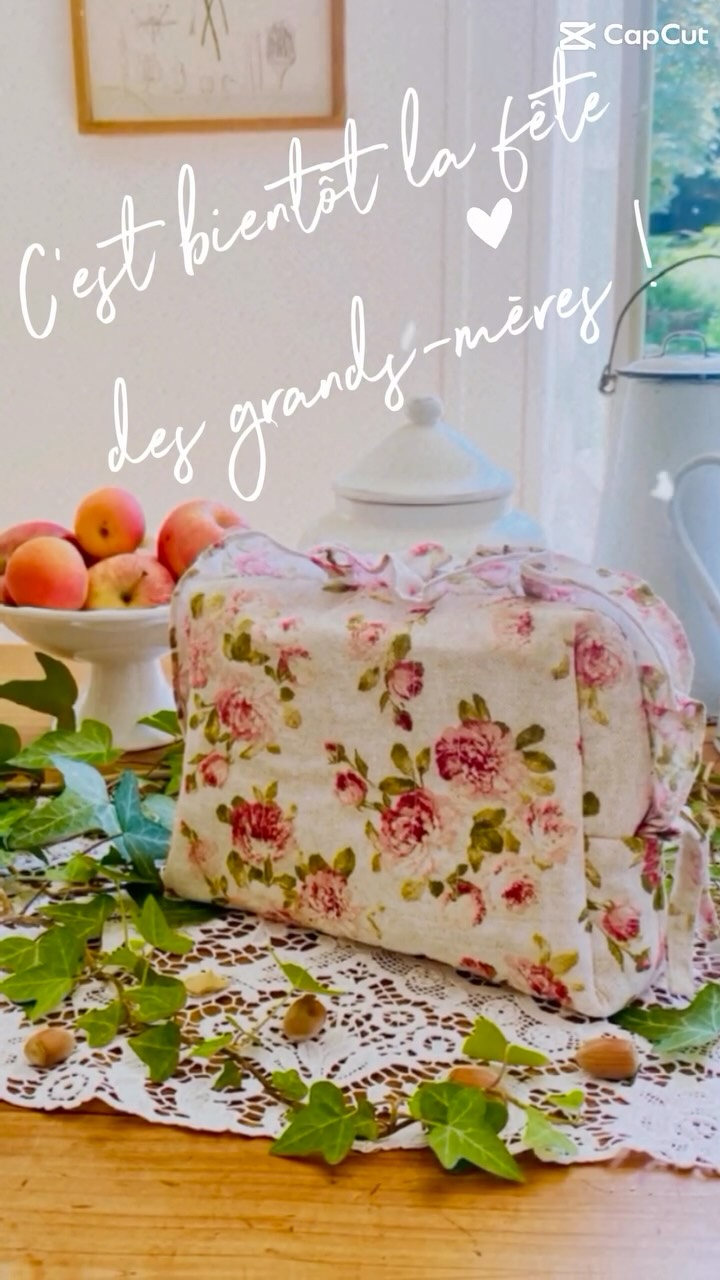 🩷 C’est bientôt la fête des grands-mères !
Vous trouverez plein d’idées cadeaux sur le site internet de l’Atelier (lien en bio), des accessoires poétiques (sacs, pochettes, housses à livres ou à PC, porte-clés, étuis à lunettes, bananes, bourses, trousses…), aux détails précieux et aux finitions très soignées, dans des tissus romantiques, raffinés et délicats.
Charlotte
🌿 L’Atelier Bucolique
#couture #faitmain #madeinfrance #artisanat #fetedesgrandsmeres