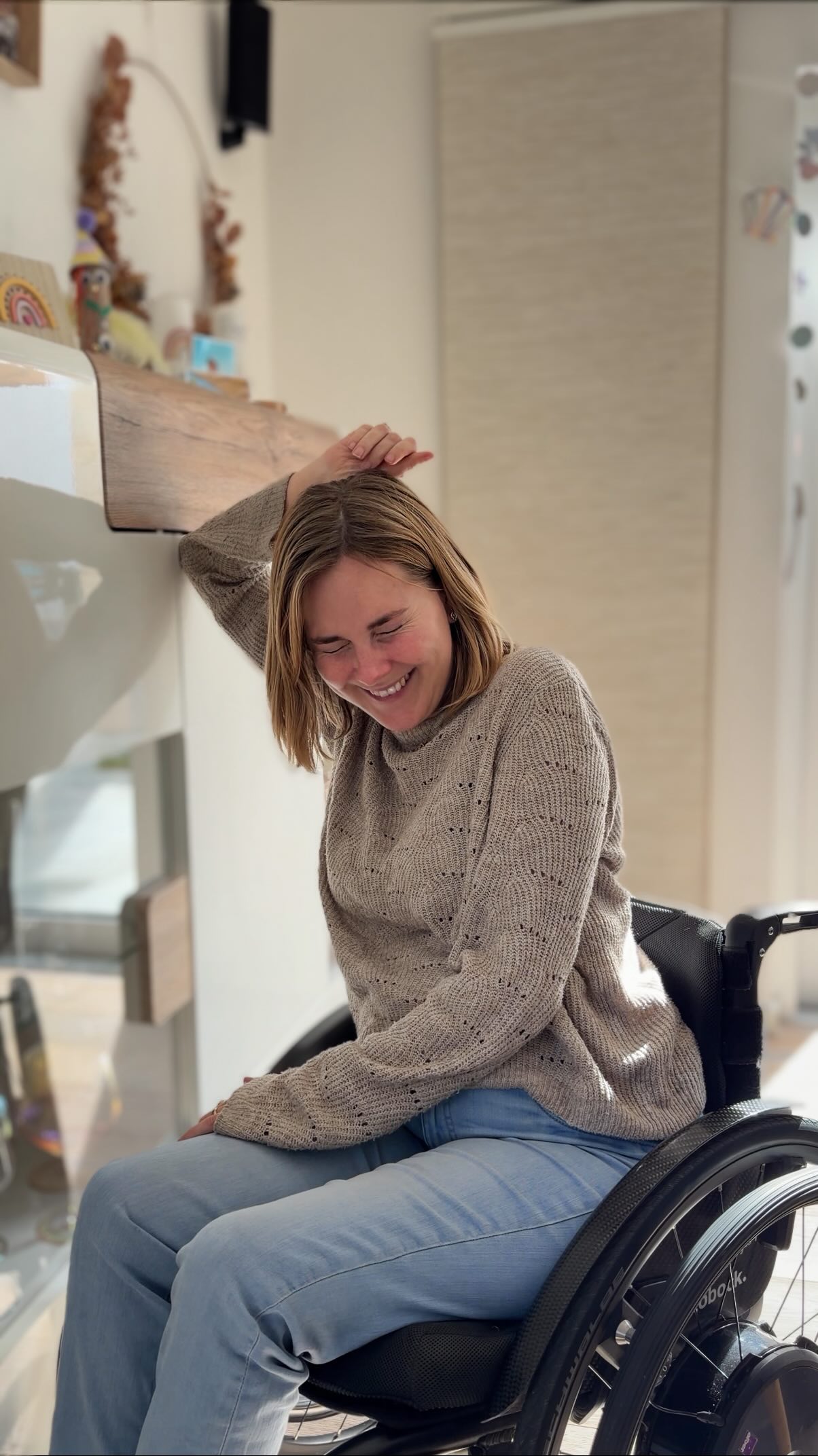 3. Eine Behinderung ist lediglich ein neutrales Merkmal und definiert nicht die gesamte Persönlichkeit.
4. Jeder Mensch verdient die gleichen Chancen und Möglichkeiten unabhängig der Behinderung.
5. Jeder Mensch ist einzigartig und Vielfalt in all ihren Formen macht unsere Welt bunter, reicher und viel lebenswerter.
6. Menschen mit Behinderung haben das Recht auf Bildung, Arbeit, Freizeit und soziale Teilhabe wie jeder andere auch.
7. Eine Behinderung bedeutet nicht, dass jemand weniger wertvoll oder weniger fähig ist. Viele von uns zwar sind selten, aber jeder ist so wie du ❣️
Was würdest du noch hinzufügen?
#rarediseaseday