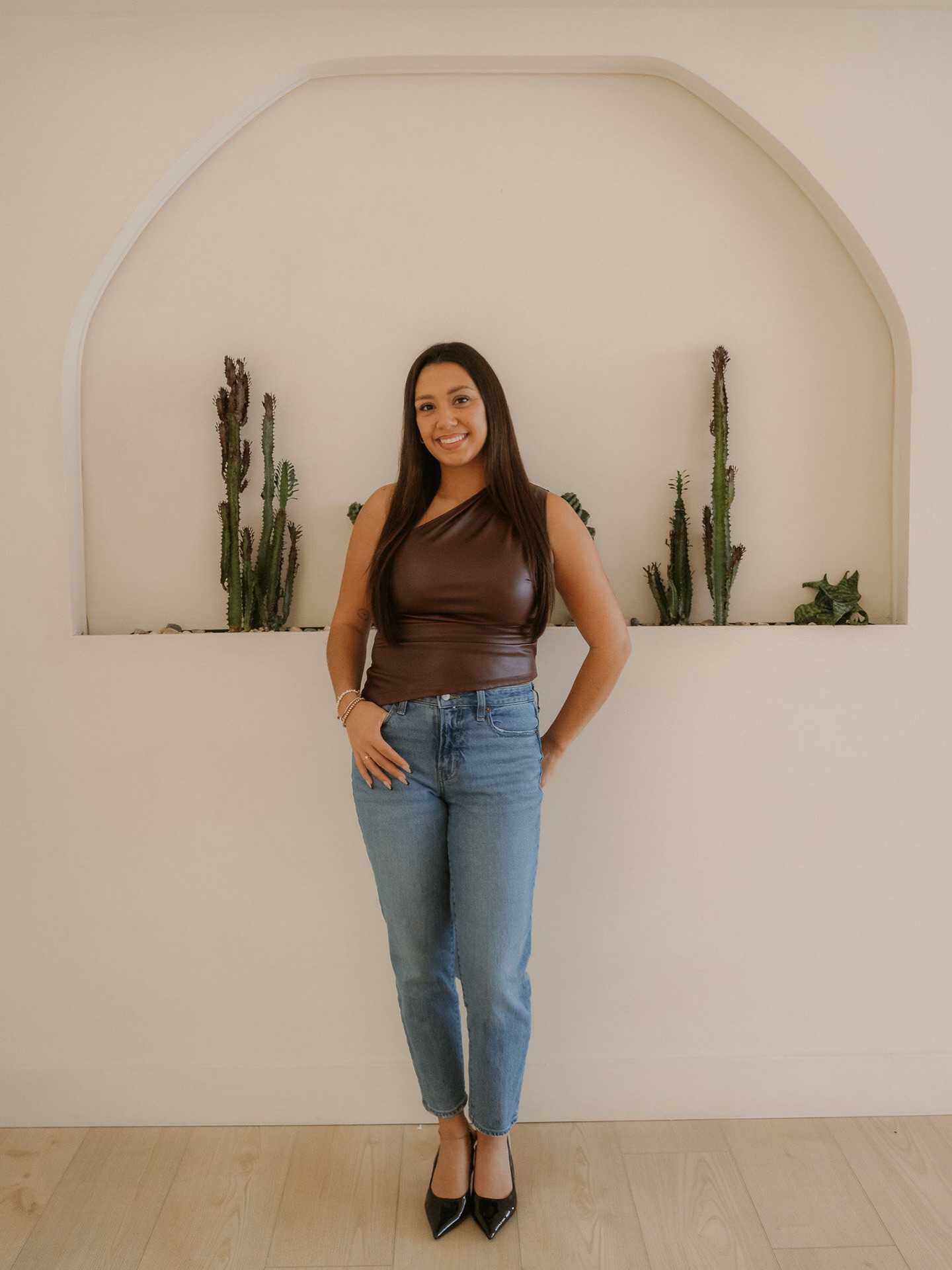 EMPLOYEE SPOTLIGHT 💛! Meet Desiree, or as most of us know her, Des! Des has been a valued part of the Antonio’s Italian Restaurant family for 8 years, and she’s recently stepped into her new role as Lead Server and Floor Manager. With her outgoing personality and bubbly attitude, Des keeps the energy high on the floor and makes sure both guests and staff feel right at home.
When she’s not taking care of our guests at Antonio’s, you’ll find Des spending time with her family. Her kids keep her busy with sports and activities, and she makes plenty of trips to Michigan to visit her family. Des also has a passion for design and loves staying on top of the latest trends — especially when it involves a Target run!
Next time you’re in, be sure to ask Des what her favorite menu item is… you might just discover your new go-to dish!