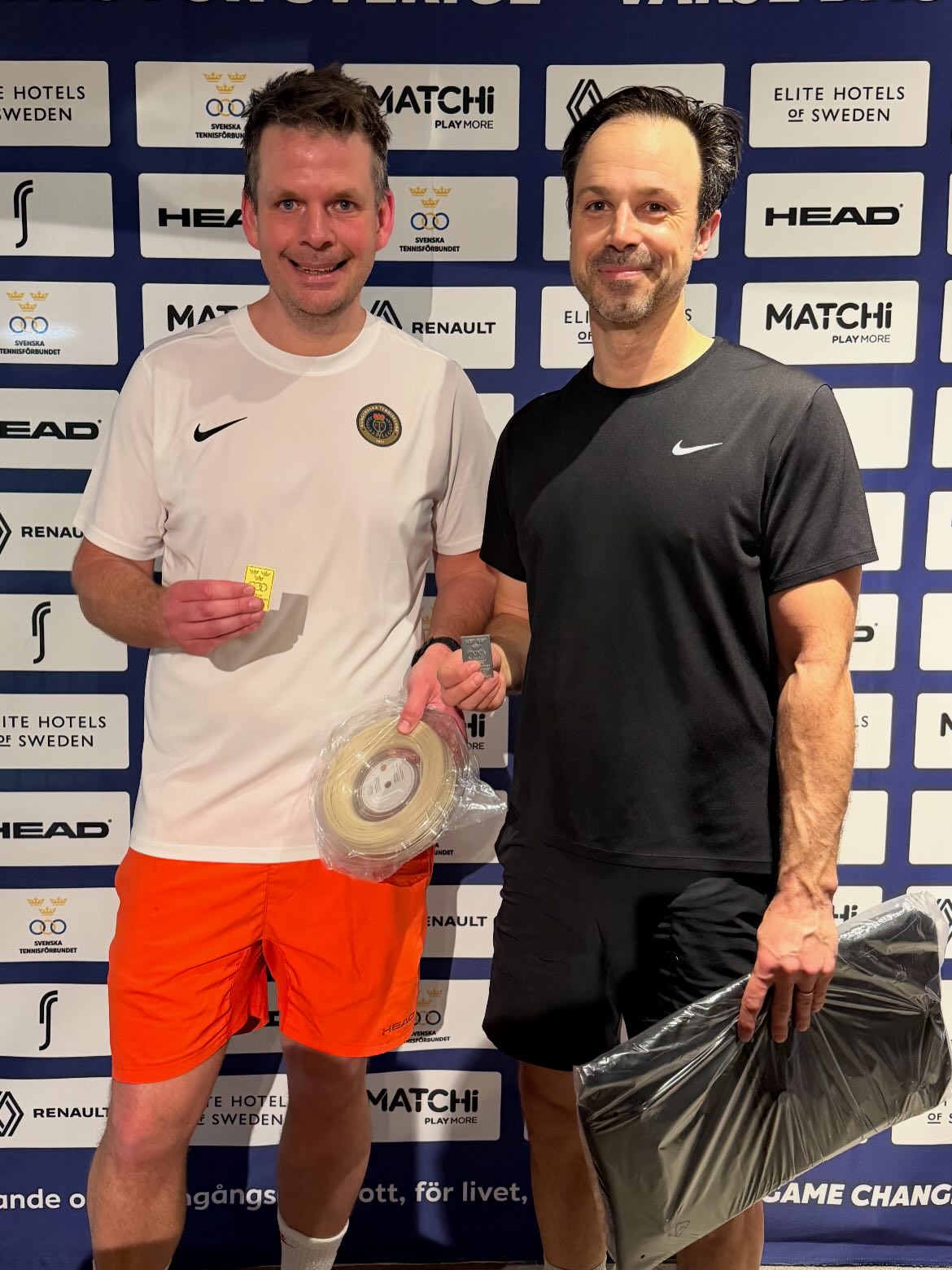 Vi säger stort grattis till Anders Petersson som idag vann SM-guld i HS40 då han finalbesegrade Martin Sjöberg, Lidingö TK med 6-3,1-6,6-3. 🏅 🏆🎾