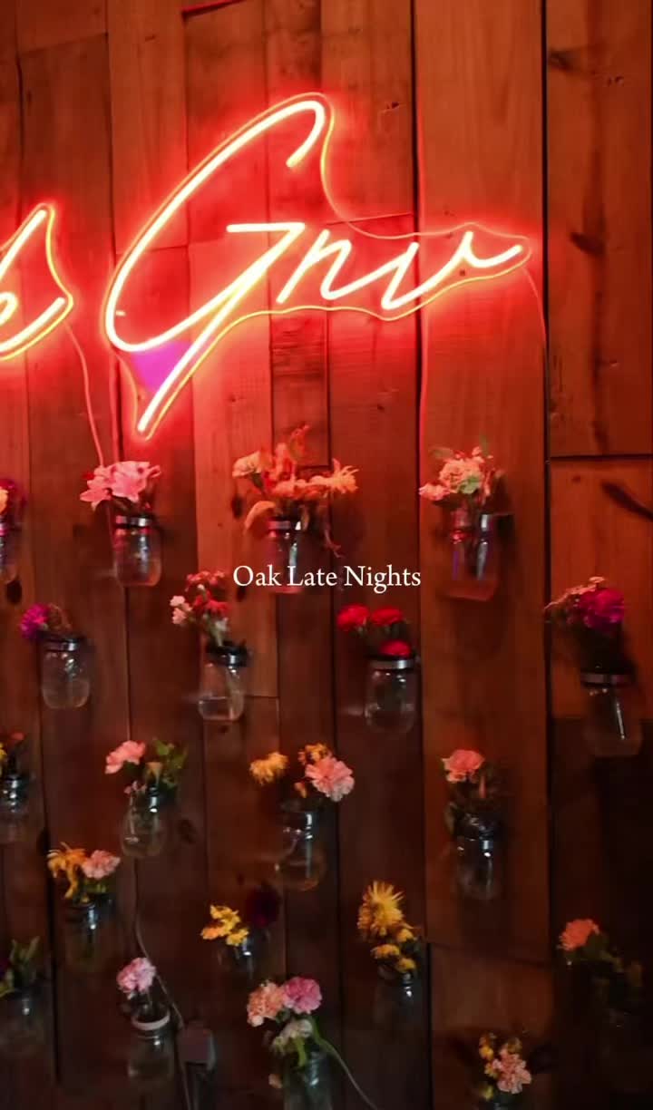 Dinner plans? Extended. The night’s just getting started at OAK.
#OakLateNights #DinnerAndDrinks #Cocktails #OAK #Gainesville