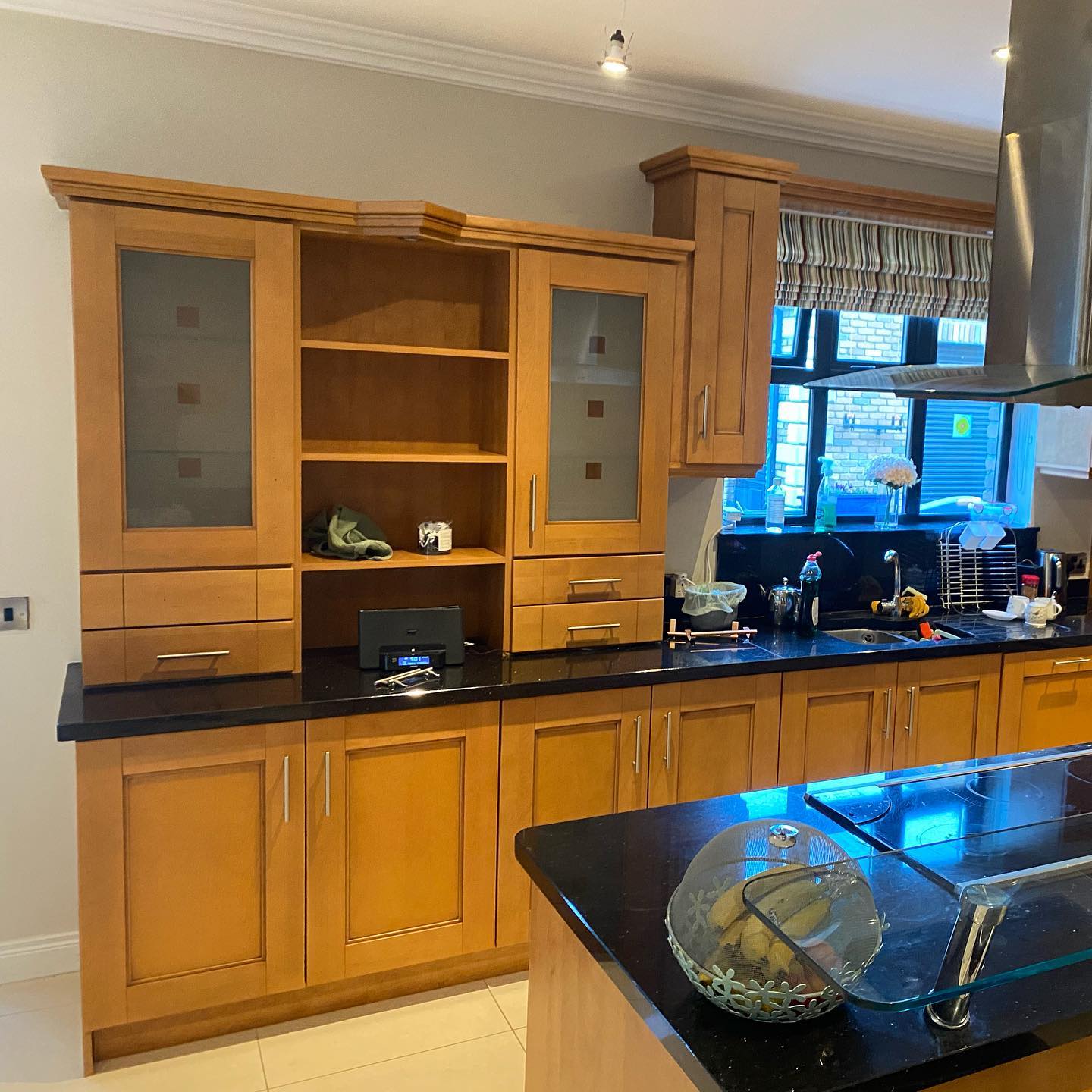 Here’s a kitchen we finished a few weeks ago in Dundalk. Spraying the kitchen, doors and frames with WB 50 in Silk seal, and the island in sweat caper. A lot of sanding filling degreasing behind the scenes to make this kitchen what it is now. Customer was really happy with the end result! #moranpaintinganddecorating #moranpainting #kitchenspray #