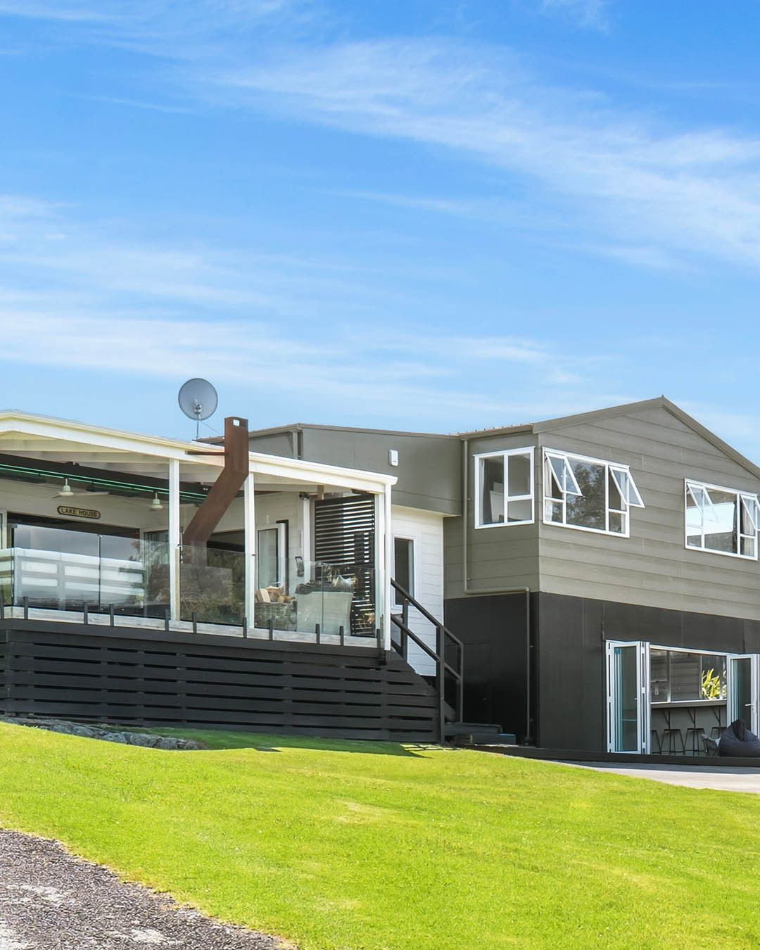 Endless summers, right on the water … and the option to take the boat too 🚤
How often does a lake house offer that? #riserealestatenz