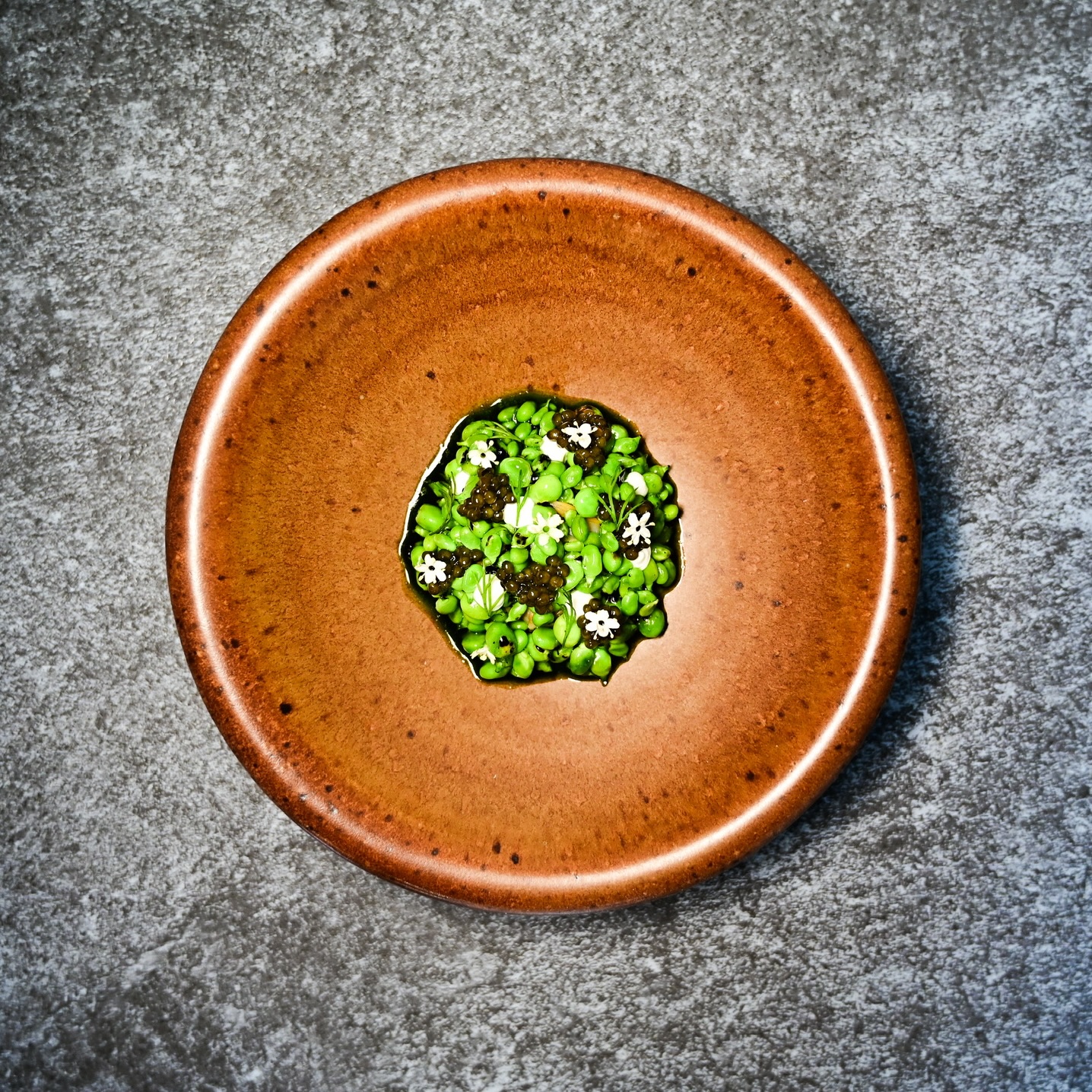 From the Atlantic shores of Charente-Maritime, delicate cockles arrive at L’Arôme by the Sea to meet the vibrant freshness of green peas, the comforting texture of pearl barley, and the luxurious touch of caviar.
A dish where the ocean’s purity meets refined French craftsmanship—elegant, seasonal, and deeply expressive of the sea.
#LaromeByTheSea #FrenchFineDining #PhuketDining