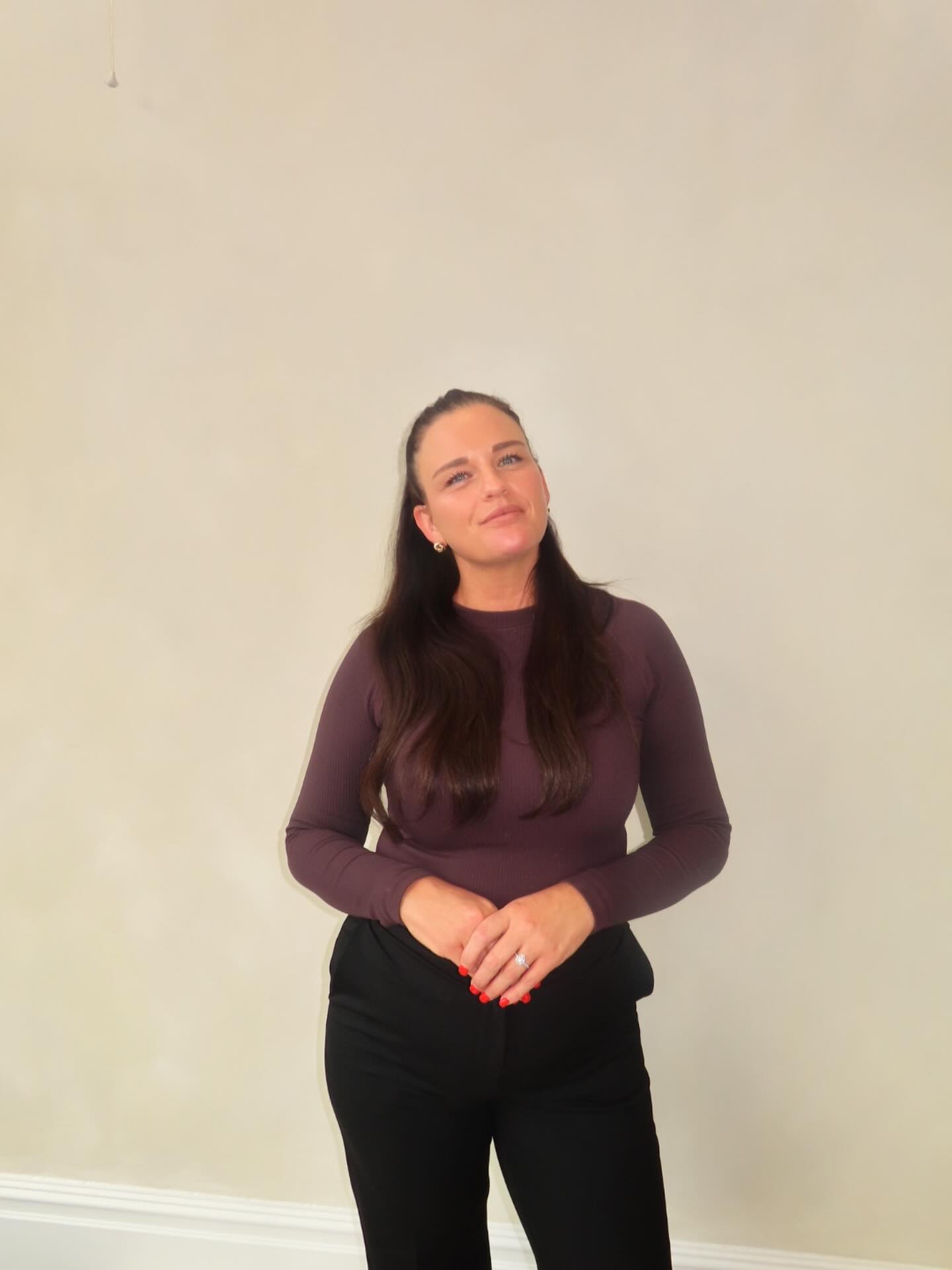 Say hello to Karina 🤍
18 years in hairdressing and still as passionate as ever! From flawless foils to the sharpest short bobs, she’s your girl.
Karina is all about creating a comfortable space — chatty or chilled, you choose 🤎 contact Karina directly as she’s her own boss now! #girlpower #salonreno #greathair