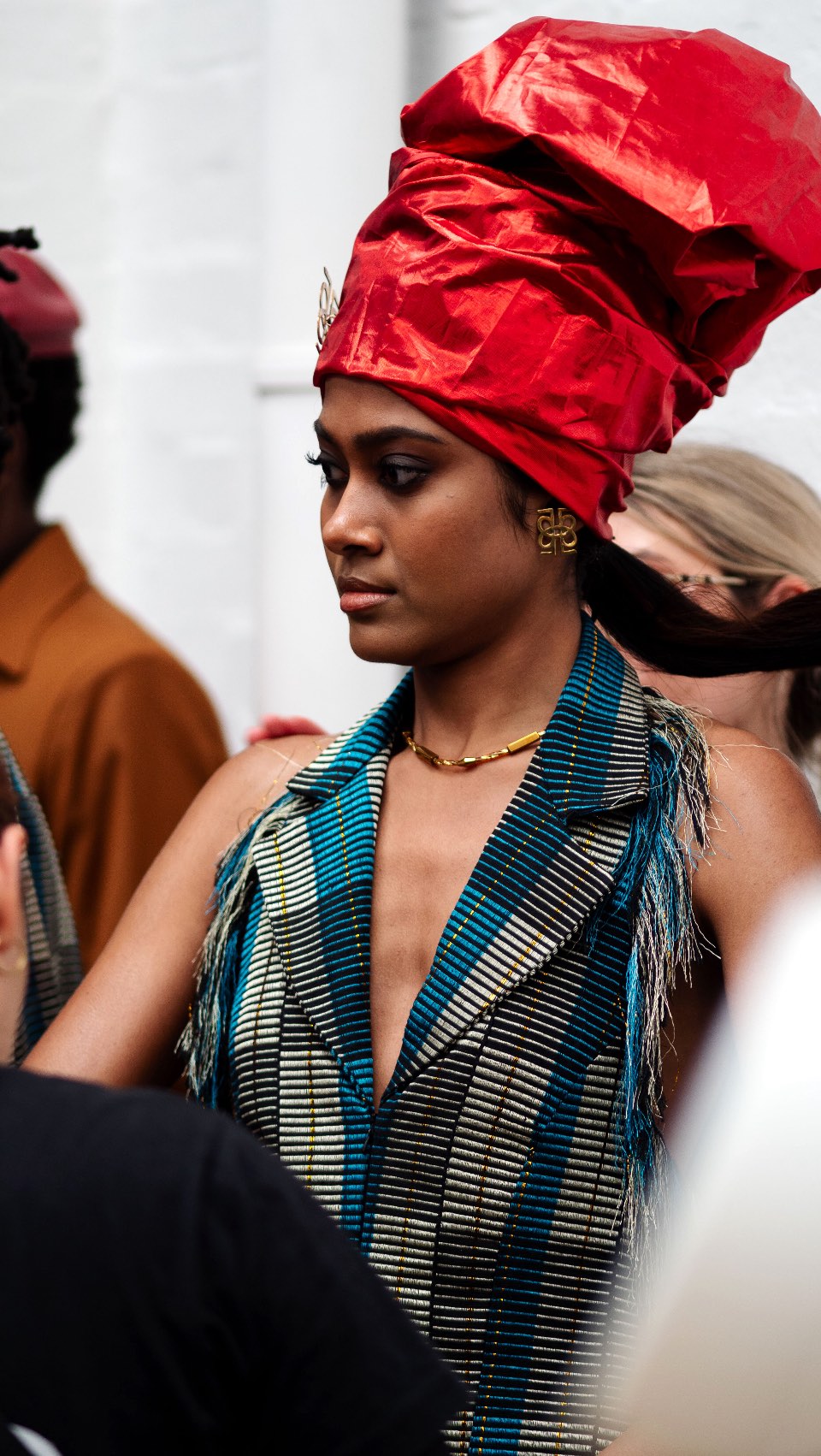 Model Diaries: Behind the Scenes 🎤
We caught up with the models just moments before stepping onto the runway.
Here’s what they had to say…
From backstage to spotlight🤍
With @themodelsmode @fashionscout
Credits
Interviewees:
@_izzyylee
Edits @milanxstyles_
Makeup
@aofmakeup @mandygakhal @dermalogicauk
Hair: @unite_hair_uk @unite_hairtv @naradkutowaroo @sallybeautyuk
#FashionScout
#UDGN
#TheModelsMode
#LondonFashionWeek
#LFW
#BackstageAccess
#ModelDiaries
#RunwayReady
#BehindTheScenes
#FashionWeek
#PreShowEnergy
#BackstageMoments
#EditorialFashion
#EmergingDesigners
#RunwayShow