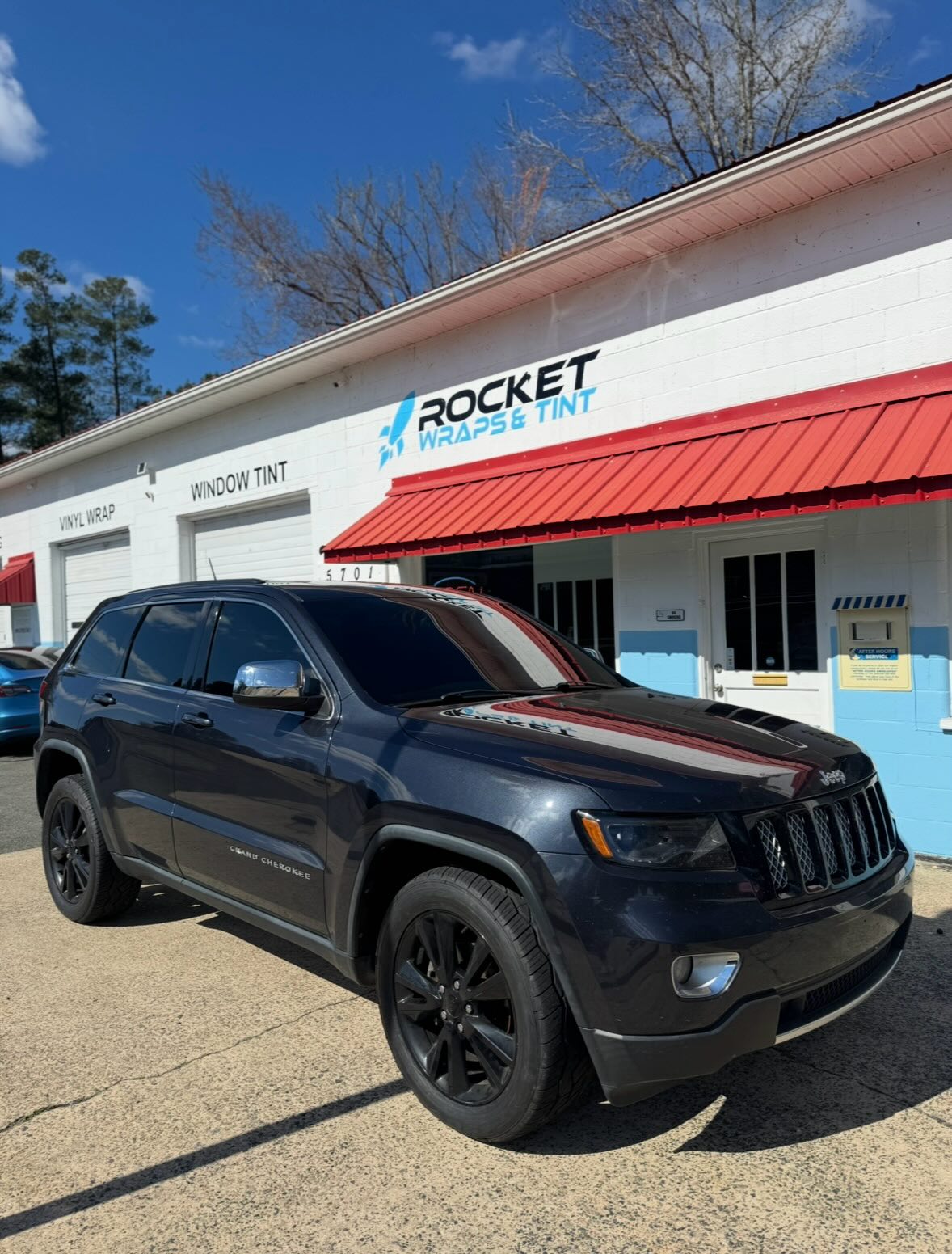 This Jeep Cherokee came in to get 20% Ceramic Tint on all side windows and back glass with 35% Ceramic on the windshield to have total privacy and block out the summers heat that’s soon to come!☀️🚀#pittsboronc #windowtint #vinylwrap #apexnc #tint