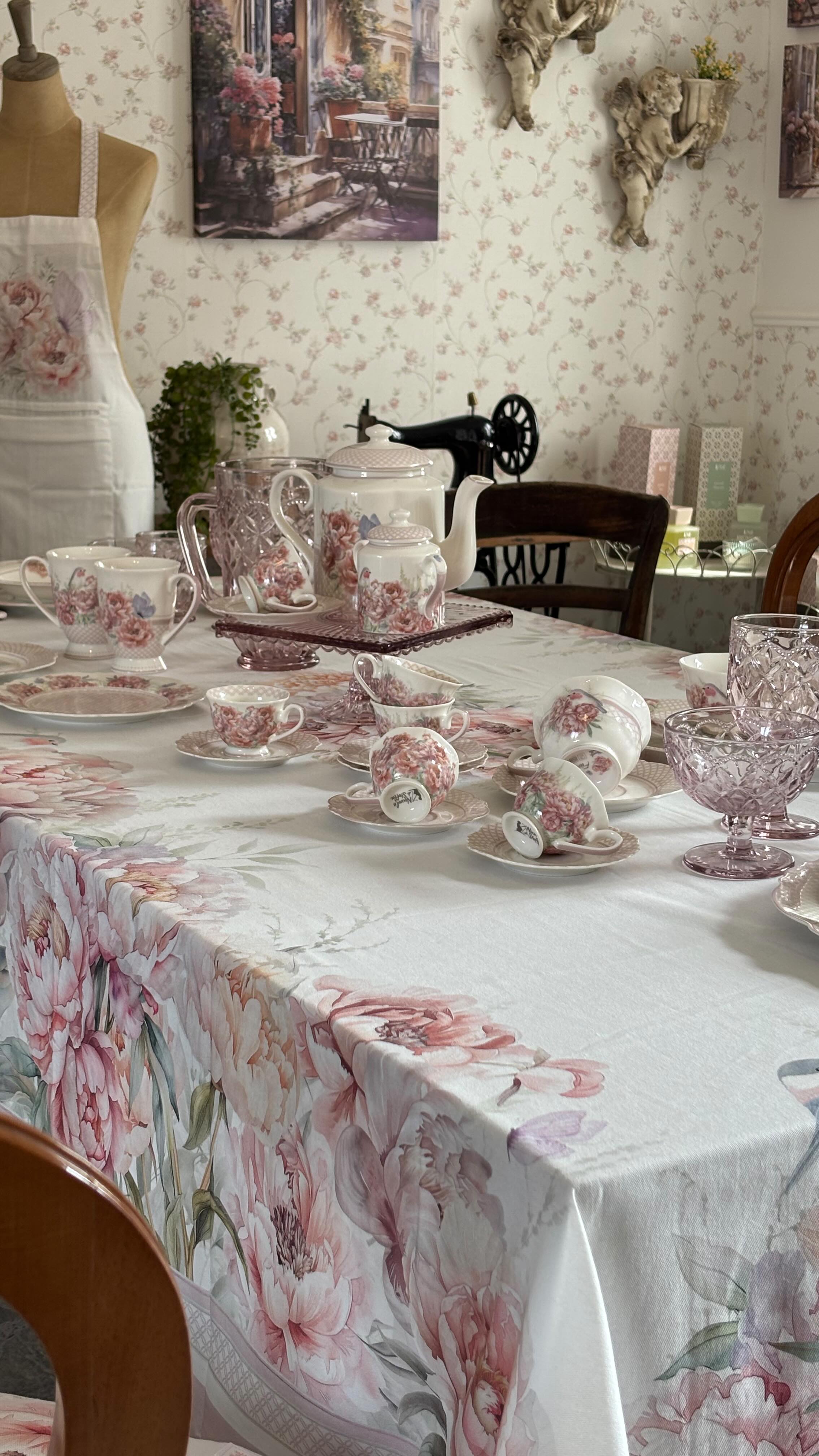 Un tripudio di peonie e delicate tinte pastello: la linea “Fiorirà” di @nuvoledistoffa_official è un inno alla primavera 🌸🩷
Scopri tutti i complementi sul nostro sito lasoffittadimatisse.com
📦 Spedizione gratuita da €69