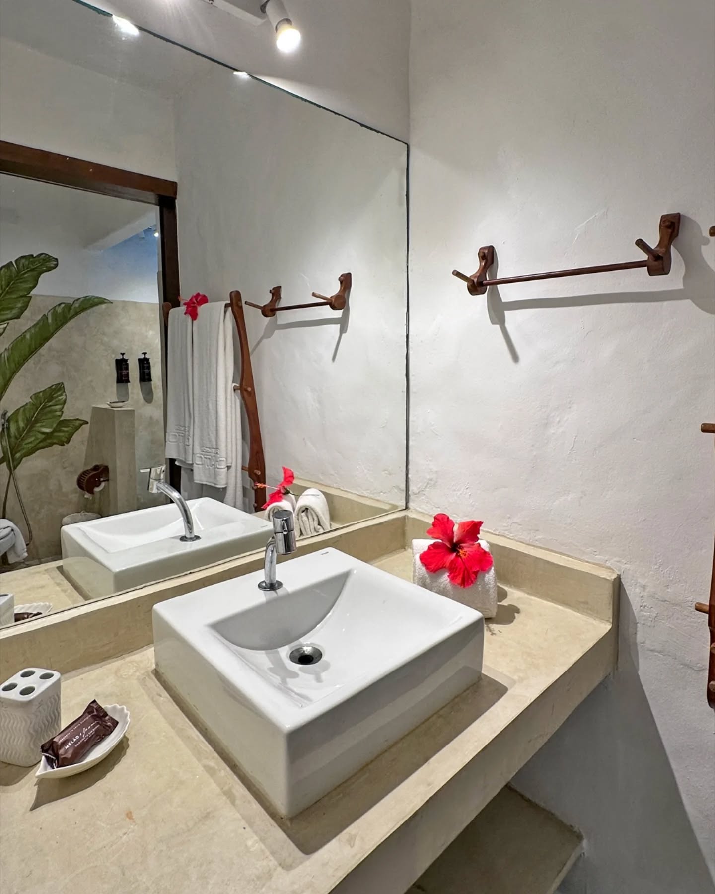 Design que se harmoniza com o cenário e transforma o ambiente em experiência.
Cada detalhe foi pensado para te acolher!
Pousada Rigatoni e Beach Club
Reserva: (73) 9 9800-1818
www.rigatonibrasil.com.br
.
.
#clubdepraia #rigatoni #beachclub #destinosbrasileiros #viagem