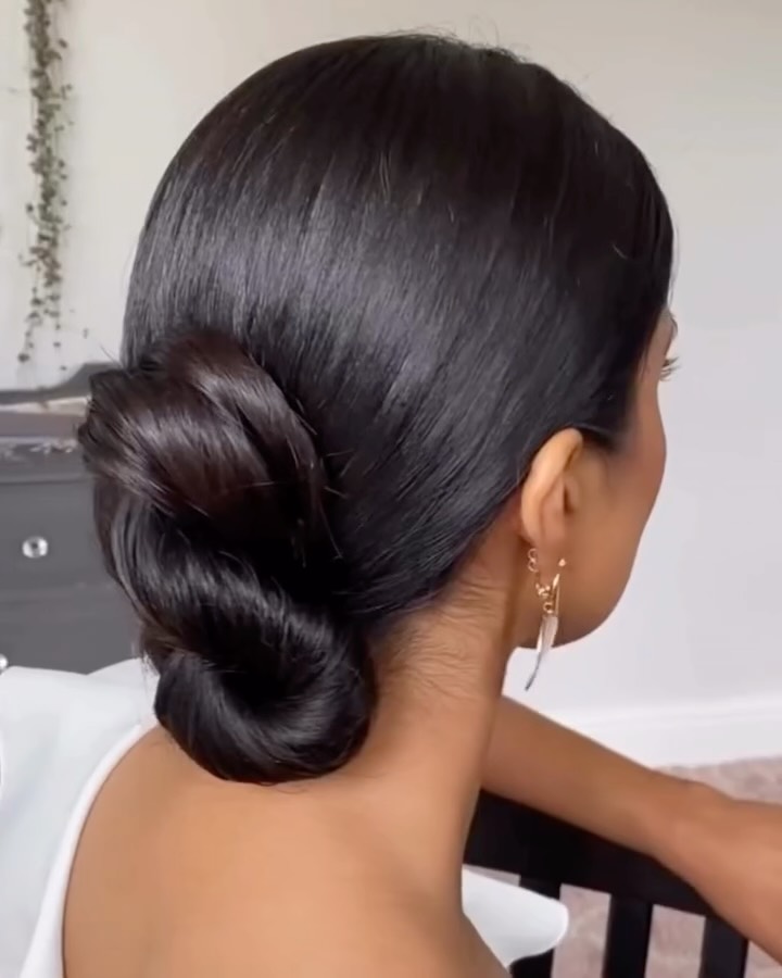 One of the most sought-after modern styles right now — the effortlessly chic twisted knot. Timeless with a contemporary edge.
.
.
.
#elegantbridalhair #bridalchignon #bridalbun #bridalhairup #luxurybridalhair luxuryhairstylist destinationhairstylist klluxebeauty luxurybridalmakeup luxurybeauty luxurybridalbeauty luxuryweddingmakeup modernbride luxuryweddinghairstyling luxebridalhair luxuryweddinghairstylist luxurylondonwedding luxurywedding twistedknot modernbridalbun