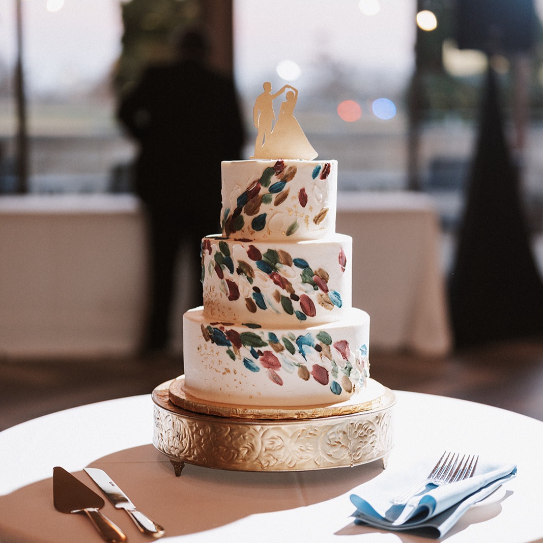The Cake is often a focal point in the reception space. This five minute tradition is a great way to get your guests attention to start your reception or transition into formal dances on the dance floor.
@aray_ofevents Team: Dena, Taylor, Christopher
Reception: @forestparkgolfcourse
Photographer: @aventiweddings
Bakery: @thecakerystl
