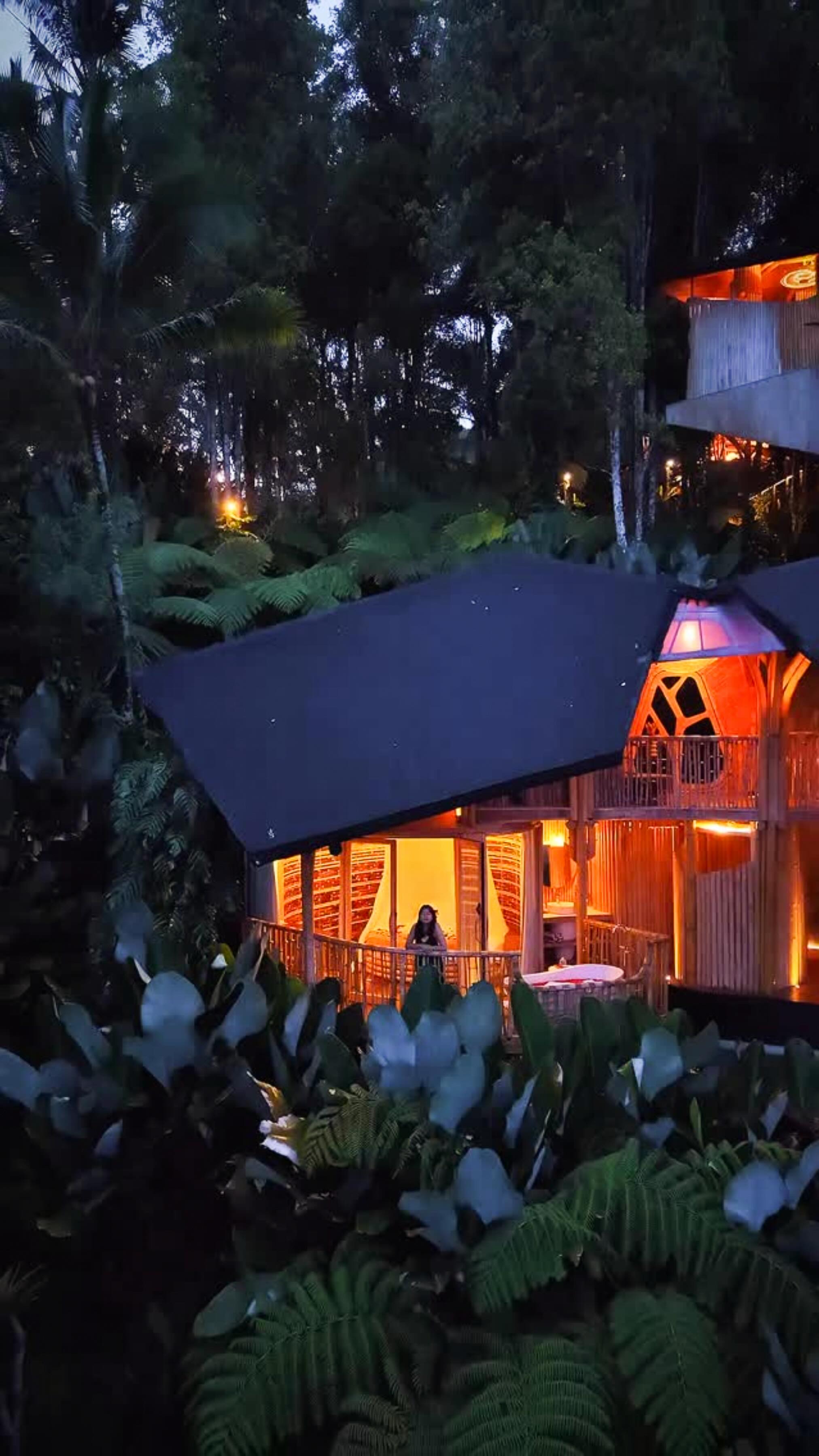 Night falls, and the magic begins. ✨ The warm glow of the Avana Bamboo Cliff Villa creates a perfect, intimate sanctuary nestled deep within the jungle canopy.
Ready to experience this magical escape? Book your secluded stay at Avana!
Repost by : @noviinugraha91