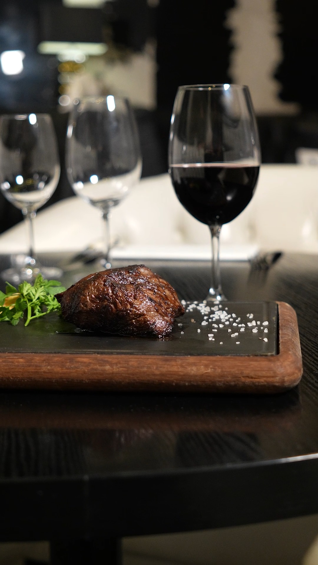 Ahol az este nem csak elkezdődik, hanem emlékké válik 🤩🥩🔥 Várunk Budapesten a La Pampa Steakhouseban, a Bajcsy-Zsilinszky út 23 szám alatt! ☝️🍽️🌐
#lapampa #steakhouse #budapest #steak #étterem #restaurant #étteremajánló