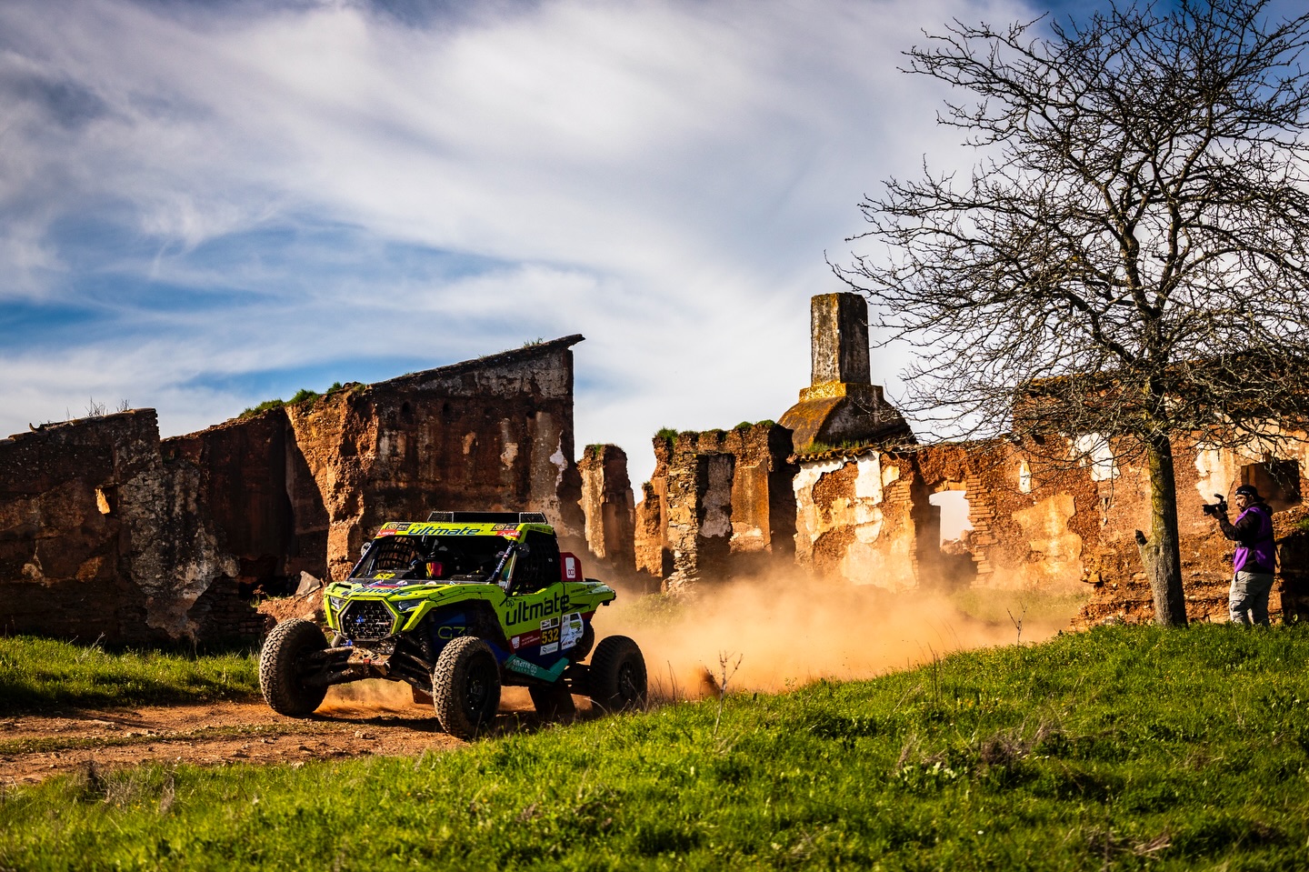 First stage completed for the T4-FIA cars and, despite some difficulties, the cars finished and are ready to give it their all in tomorrow’s next two stages
Stage 1 AUTO/FIA
#532 P4 - Miguel Barbosa | Joel Lutas
#547 P13 - Luis Portela Morais | Carlos J. Mendes
@jbracingpt @bp.portugal @cptodoterreno