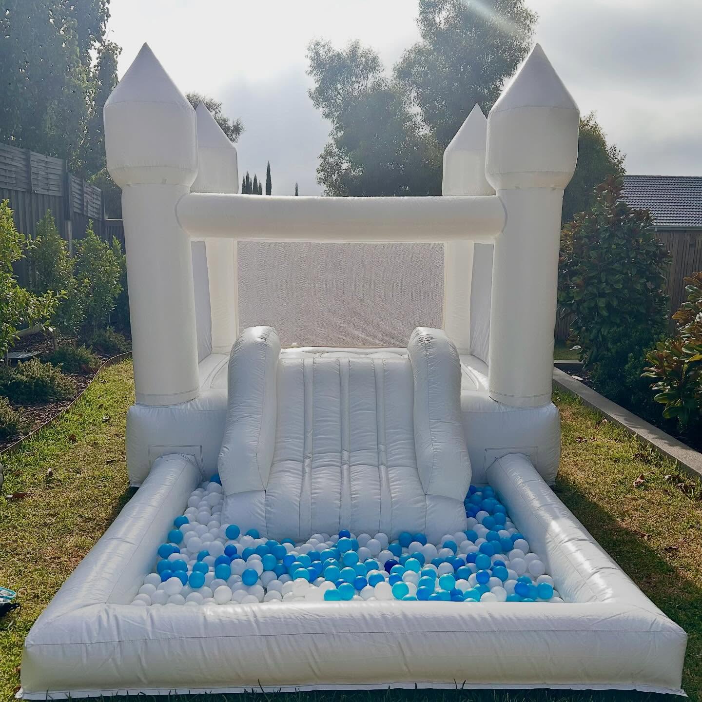 Lux Jumping Castle 🤍💙
Simple, elegant and always a crowd favourite.
📍 Servicing Melbourne & Victoria wide
🌼 www.sunnyplayevents.com.au
🌼 Customisable Packages