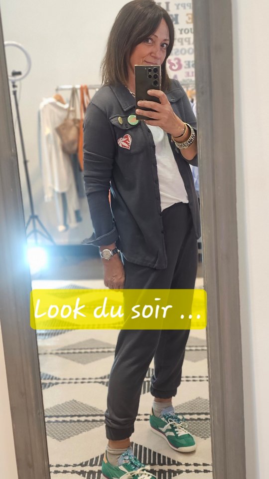 ✨️ Look détente
Ce matin encore des nouveautés One Tee !
Mes coups de coeur au salon en septembre dernier ...
La chemise Tess et le jogg Giulia 💛💚
La matiere est juste incroyable , ultra confort , une eponge douce ,...on n'a plus envie de le quitter .
Rdv demain pour vous presenter les couleurs
📍 Vous craquez ?
Ce look est disponible en boutique à Lyon6 32 rue Ney
Vente à distance, infos, ...whatsapp 06 16 57 46 94
Belle soiree 🌟
#onetee #lyon #pilateslook