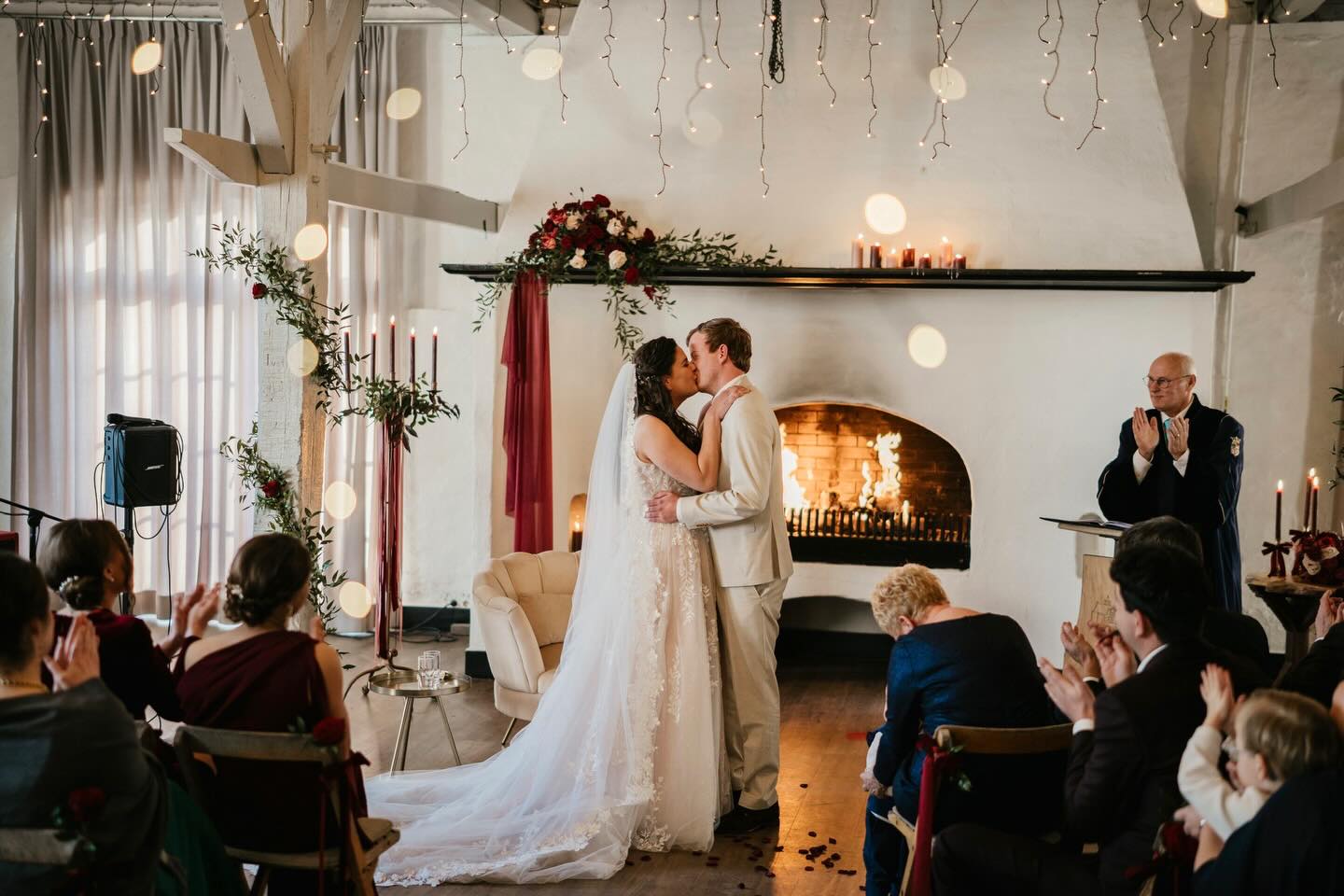 Wauw wat een prachtige winter bruiloft was dit!!
Gezellig met alle leveranciers en gezellig met dit leuke bruidspaar en hun lieve leuke gasten!
@slotdoddendael @weddingchptr @weddingstyling_madebybetty @judithvanderwijst @trouwambtenaarbennohulzink
#bruiloftfotografie #bruiloftfotograafbrabant #trouwfotograafnederland #trouwfotograafbrabant #allesflits