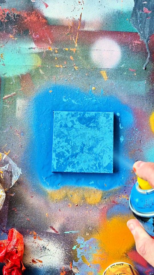 Venus.
Un fond vivant,
quelques couches de peinture,
et la déesse apparaît.
Classique…
mais version street. 🎨
#streetart
#stencilart
#venus
#artcontemporain
#mythologyart
