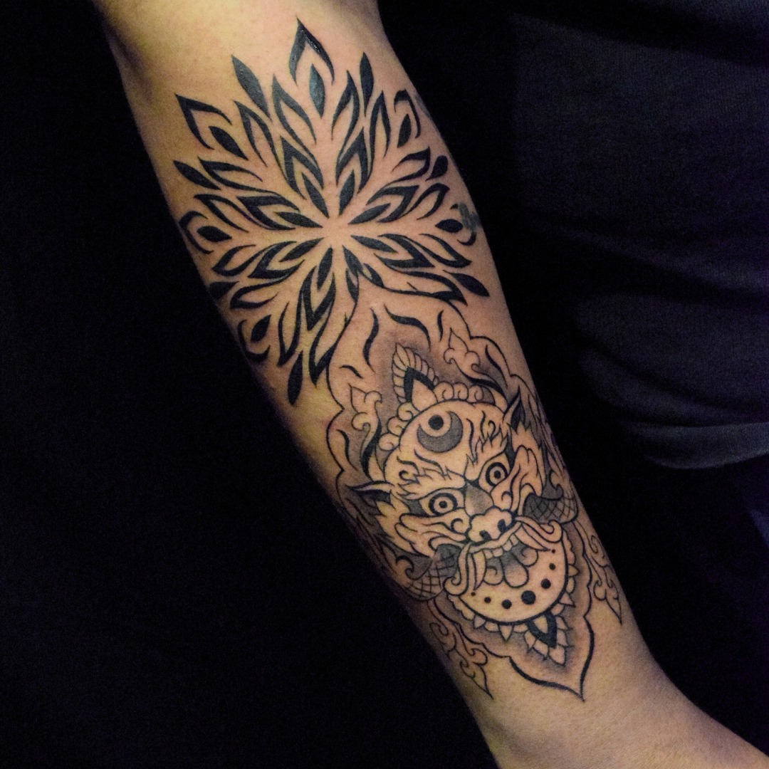 Kirtimukha - the "Face of Glory"
Swipe to see different angles ⏩
This fierce protector is a strong reminder that we should choose humility over pride and strength over fear.
"The demon king sent his emissary, Rahu, to challenge Lord Shiva. Infuriated by the arrogance, Shiva released a terrifying, famished lion-headed creature from his third eye to consume Rahu. Rahu begged for mercy and Shiva, obligated to protect him, ordered the creature to eat its own body instead. The creature complied devouring intself until only its face remained. Impressed by this absolute surrender and obedience, Shiva named is Kirtimukha ("Face of Glory") and ordered it to guard the entrances of his temples.
🌹 💀 🌹 💀 🌹
• 💬 DM @tattoosbydefinition 💬
• 📩 Email: tattoosbydefinition@gmail.com
•📍Location & Links in Bio 🔗
👁️ Visit www.MsDefinition.ca for more information ℹ️
🌹 💀 🌹 💀 🌹
#hindutattoo #blackandgreytattoo #illustrativetattoo #ThoroldTattoo #NiagaraTattooArtist