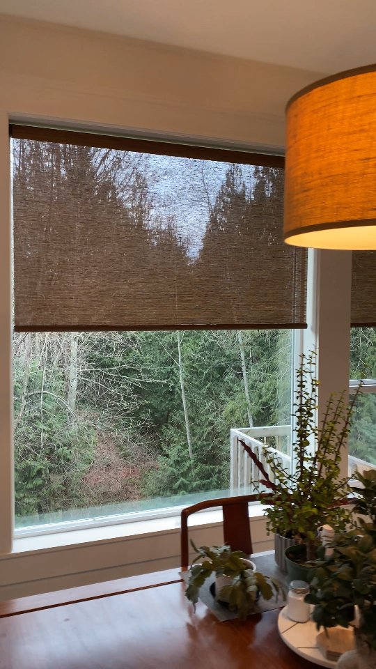 Up in seconds. ⬆️
These rattan motorized roller shades bring natural texture and instant light control — all at the push of a button. Fast, smooth, and seriously satisfying to watch.
Smart shades. Natural style. Effortless living.
Ready to upgrade your windows?
#MotorizedShades #RattanShades #SmartHome #WindowCoverings #VistaShades