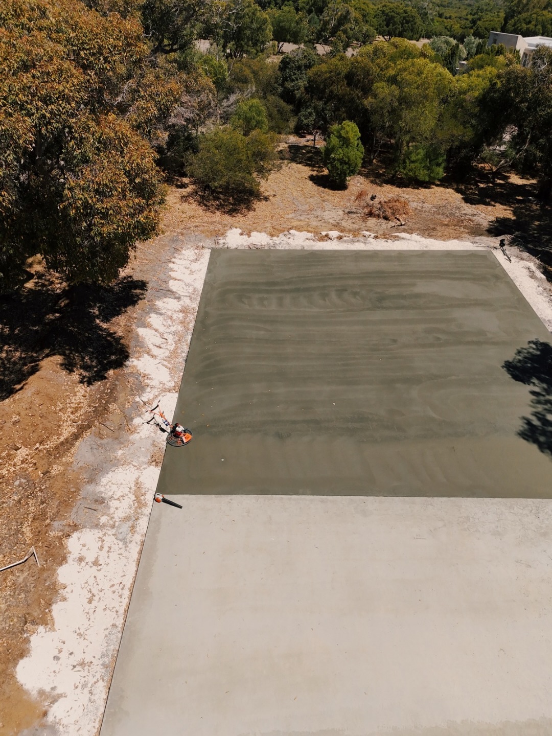 Tennis court slab complete at our St Alouarn Project 🎾 Ready for the next stage.
———
Contact us
M: 0438 209 088
E: Jarrod@hphomes.com.au
#honeypothomes #margaretriverbuilder #southwestbuilder #tenniscourt #concrete