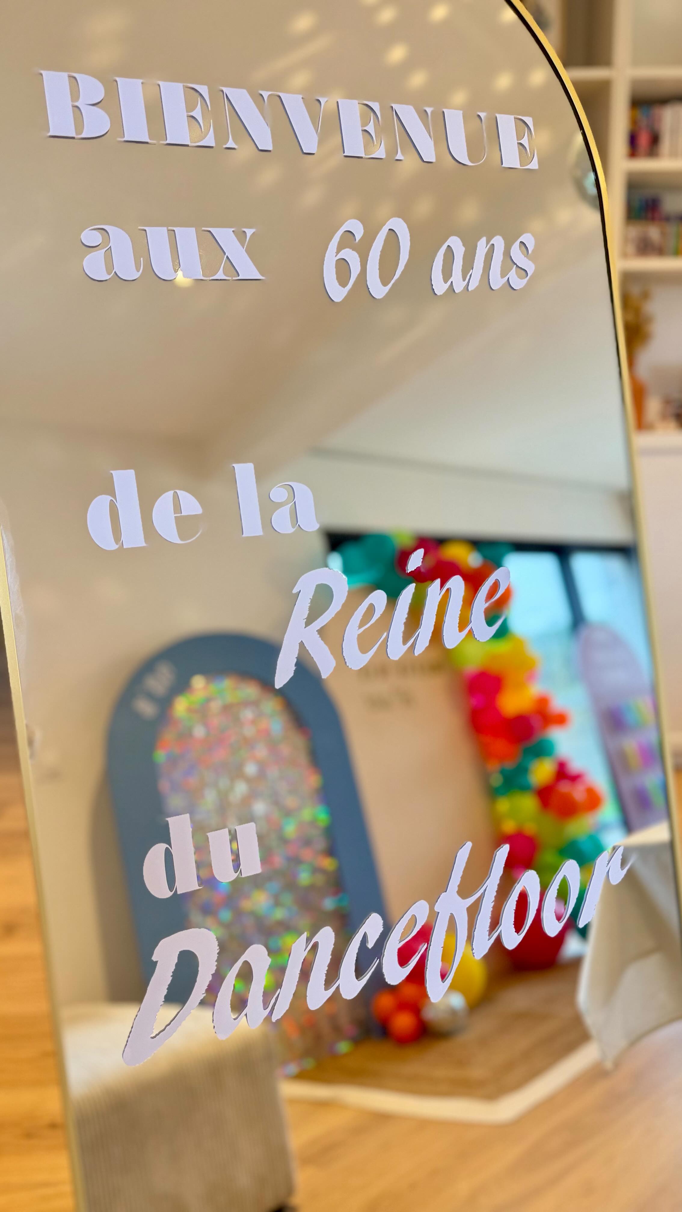 RETOUR DANS LES ANNÉES DISCO 🪩
Un panneau de bienvenue pour accueillir les invités, des panneaux & ballons colorés et une boule à facettes pour une ambiance électrique ⚡️
#jalmaevent #decoration #decoratriceevenementielle #decorationevenementielle #anniversaire
