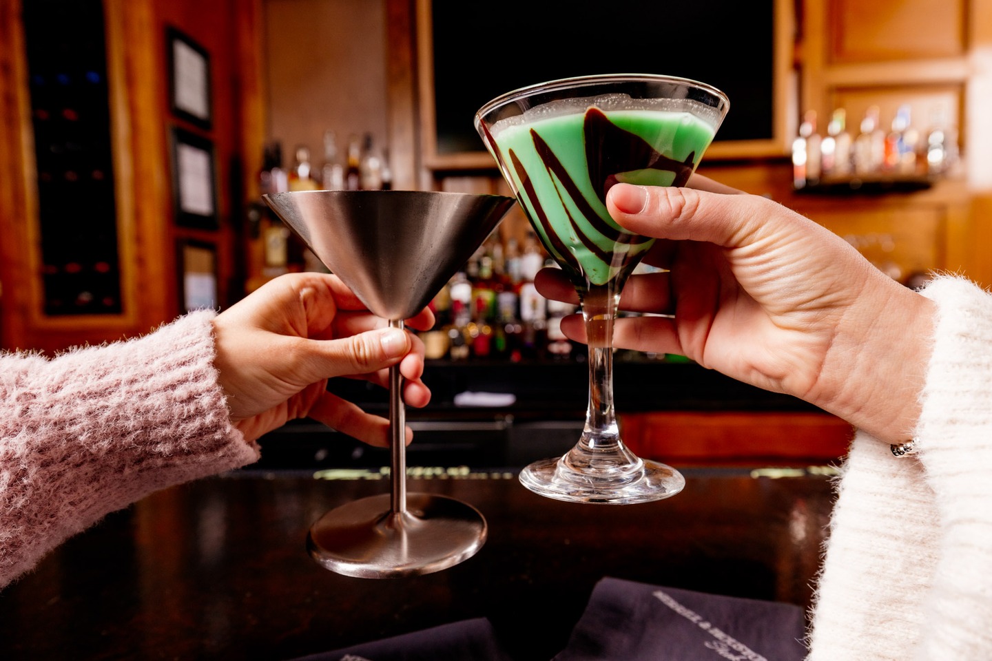 Our take on a Supper Club classic. The Grasshopper Martini blends cool mint and rich cream with Merrill & Houston’s signature touch.🍸