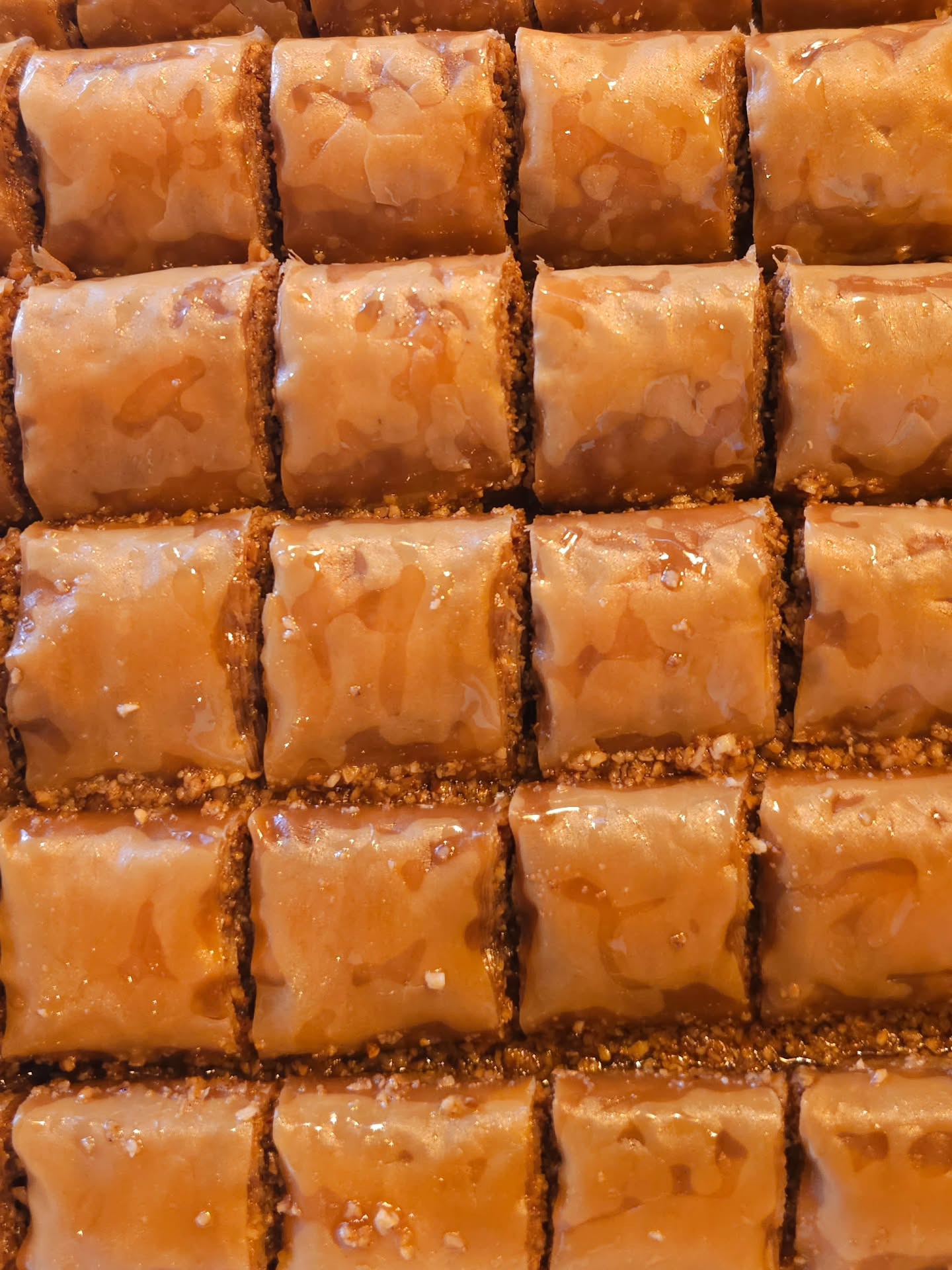 İftar öncesi son hazırlıklar tamam.
Baklava tepside, Viridian pide severleri beklemede ✨🌿
#karadenizpidesi #baklava #food #desert