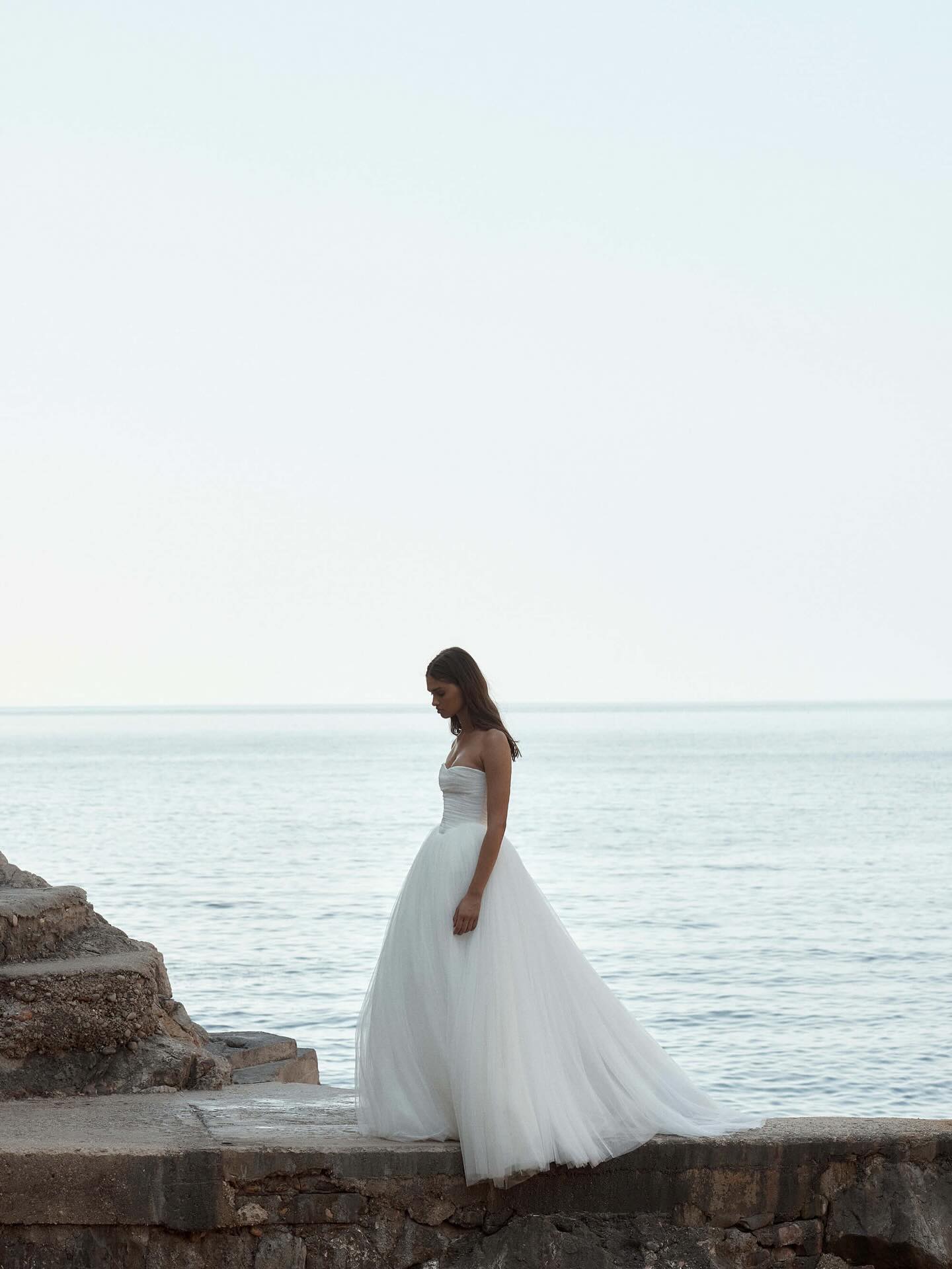 @kyhabride 20% off sale is LIVE! ✨
Swipe through to see some of our favorite Kyha styles included in the sale - all 20% off for March only!
Head to hamptons-bridal.com to book your appointment 🤍