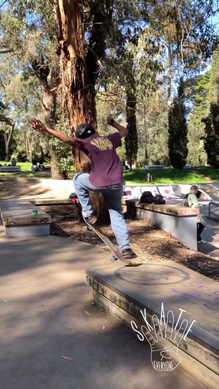 Não é sobre acertar de primeira. É sobre não desistir até conseguir. 💪🏽🔥🛹
.
.
.
#skate #skateboarding #skatelife #skater
#skatetricks