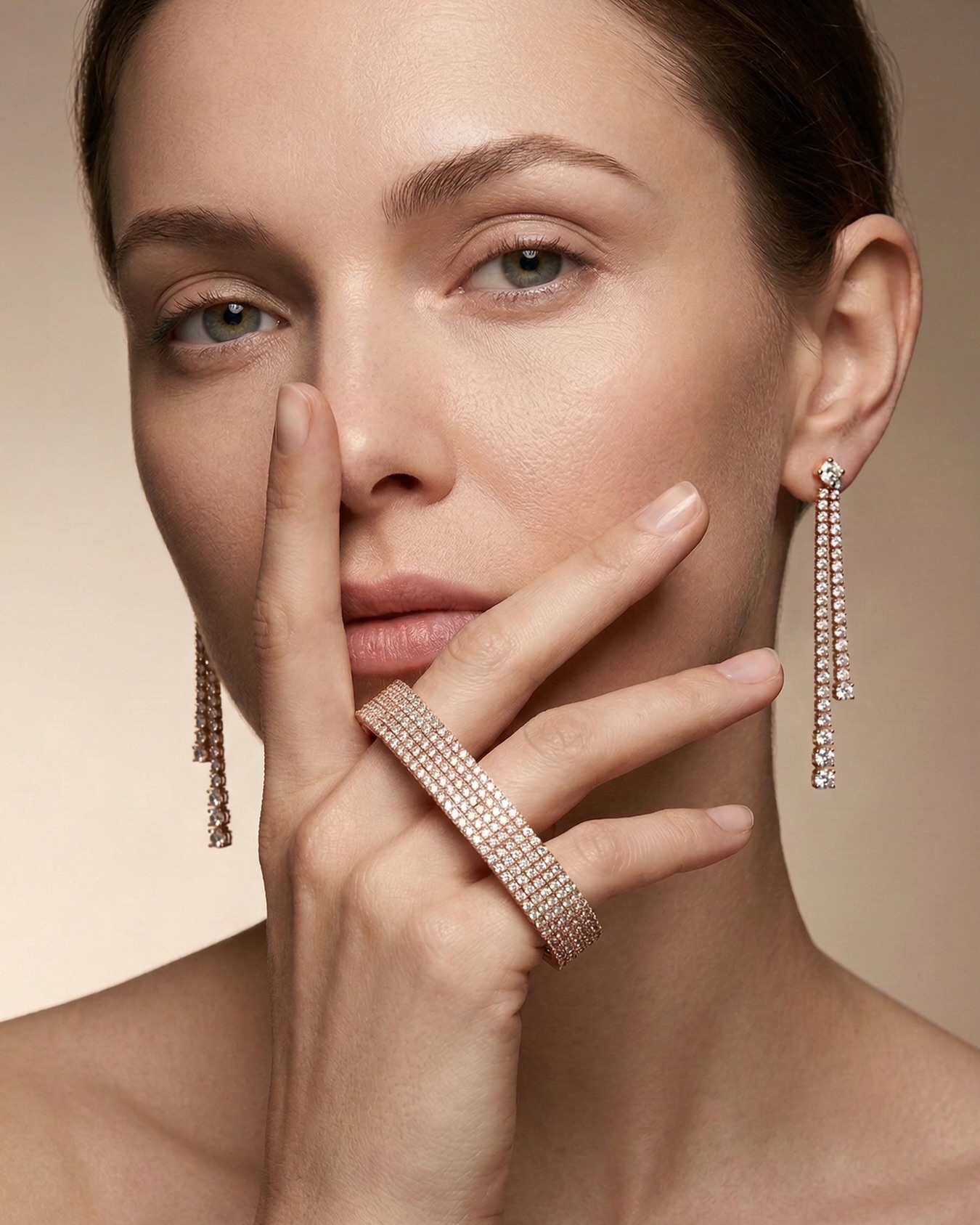 Finding the rhythm in the shimmer.
#DilaExclusive #bespokejewelry #statementpiece #jewelryaddict #modernluxury