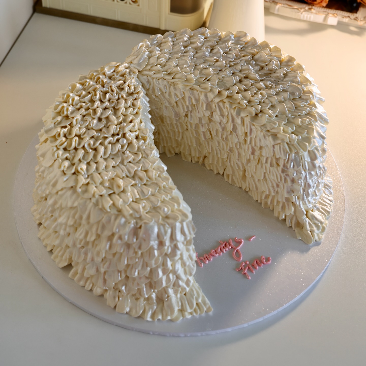 Angel wing, but make it cake 🪽✨
Thousands of tiny ruffles, one quiet wish. 🤍🫶
.
.
.
.
.
.
.
.
.
.
.
.
.
.
.
.
.
.
.
.
.
.
.
.
.
#londoncakes #angelwingcake #couturecake #vintagecake #cakeofinstagram