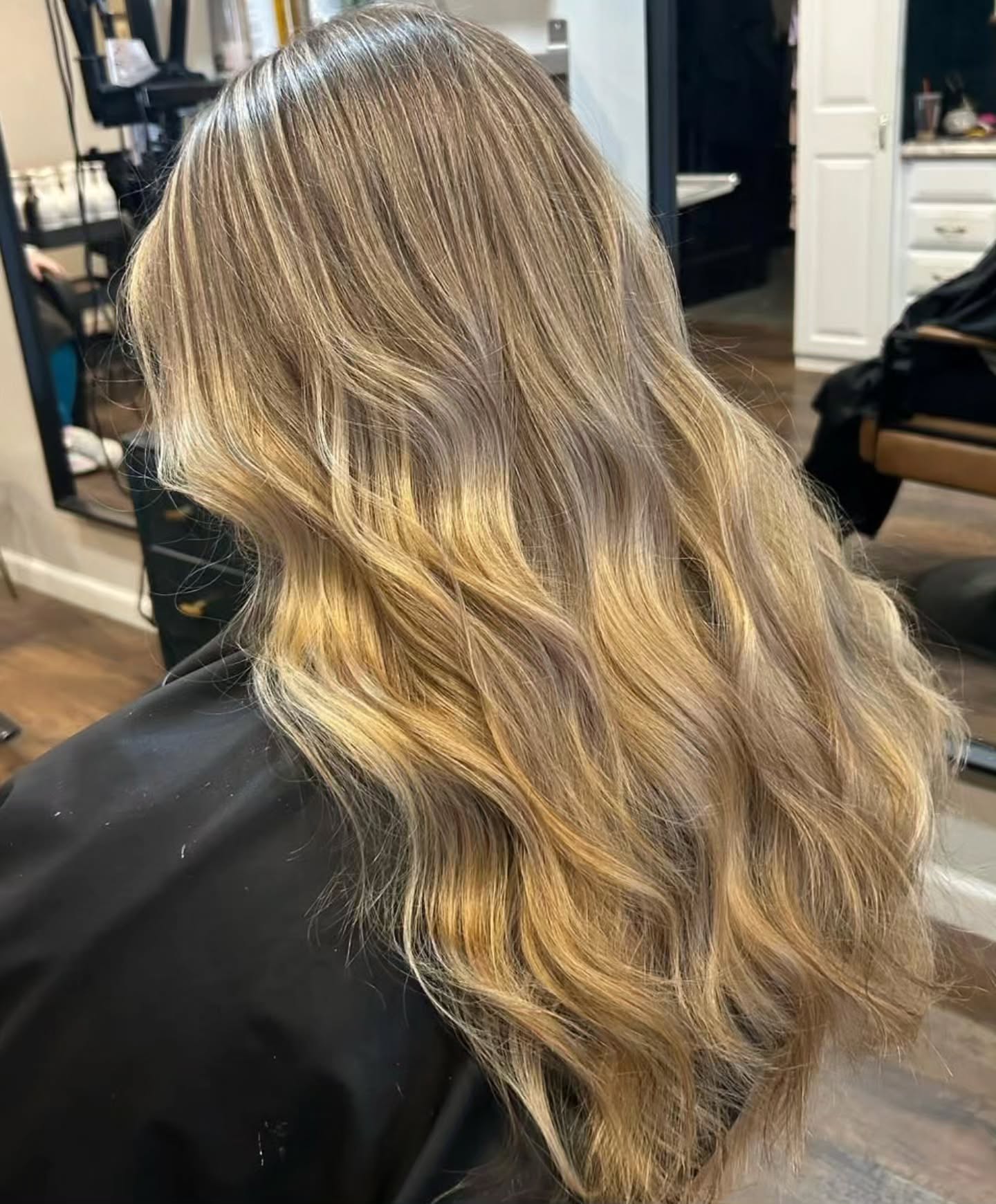 Blonde dreams come true 💭
By @hairxmackenziee