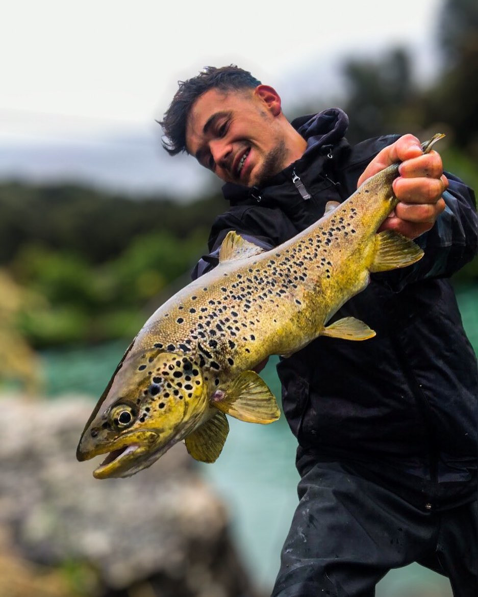 Jolie truite prise au mois de mai !
Les pluies avait réveillé quelques gros poissons sur les bordures 😇😇
#trout #troutflies #troutfishing #troutcandy #pecheur #troutbum #troutonthefly #troutfishing #troutporn #troutunlimited #wildtrout #browntrout #bigtrout #bigbrowntrout #truite #truitefario #truitesauvage #fishing #flyfishing #pêche #pêcheur #lurefishing #catchandrelease #nokill #france #2020 #lure #nature #nymphing #nymphfishing #dryfly
