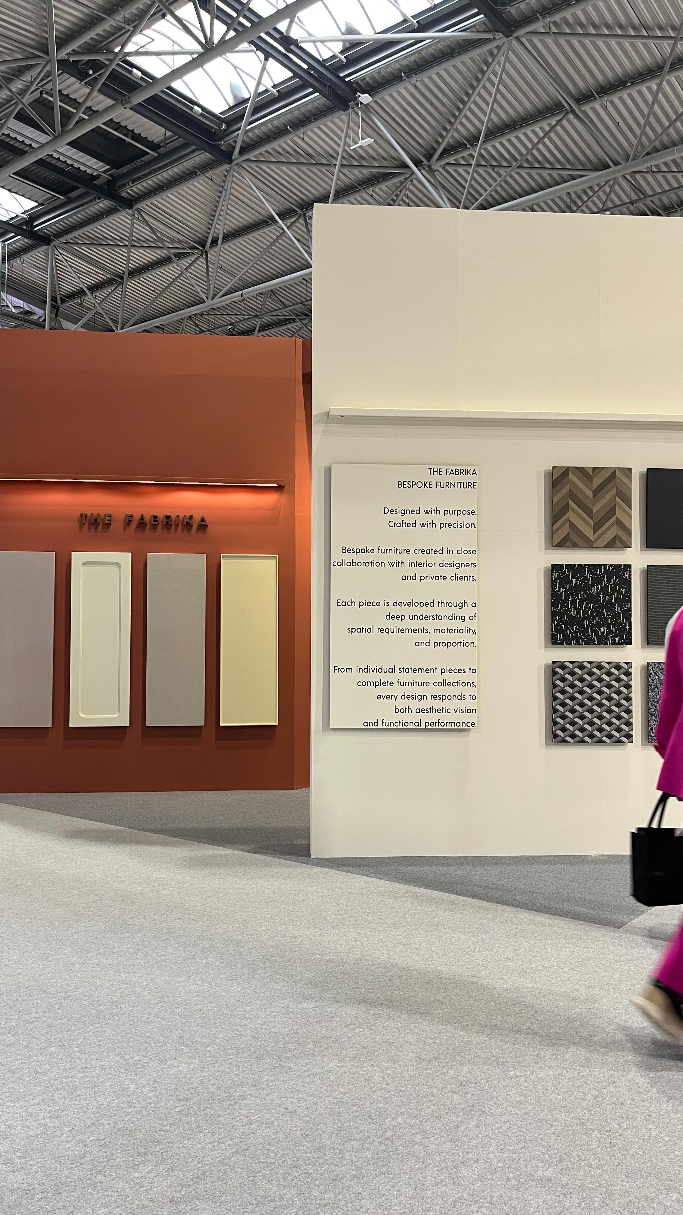 This week at @kbb_birmingham .
It was great to see the stand we designed in collaboration with @thefabrikajoinery come to life and to watch people experience the space over the course of the exhibition.
I also came across a few brands whose work caught my attention, sharing some of them here.
@crofts_assinder - beautifully crafted handles.
@hafeleuk - impressive lighting solutions.
@salice.official official - very elegant wardrobe accessories and systems.
@origins_living - I particularly loved their mirrors.
@evoline_byschulte - elegant socket and charging solutions with options.
#interiordesign #luxuryliving #bespokefurniture #bespokejoinery #surreylife