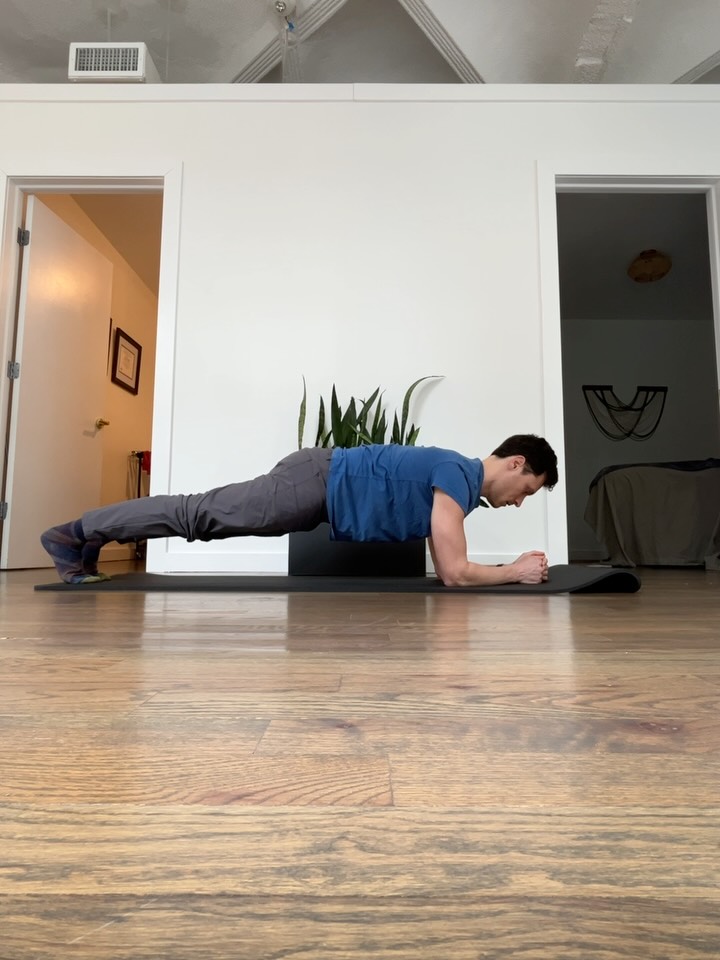 Experiencing some low back pain when lifting can be super frustrating. It is confusing when you are told that you need to exercise to fix your problem but exercising is your problem. Understanding when it is and is not appropriate to push through is key to understanding your pain. Check out the blog post below on how to better warm up around your pain so you can stay in the gym and get healthy!
https://www.fullstridespinesport.com/post/warm-up-for-back-pain
#williamsburgchiropractor #backpainrelief #chiro #mckenziemdt #lowbackpainexercises
Low back pain relief in Williamsburg, Brooklyn