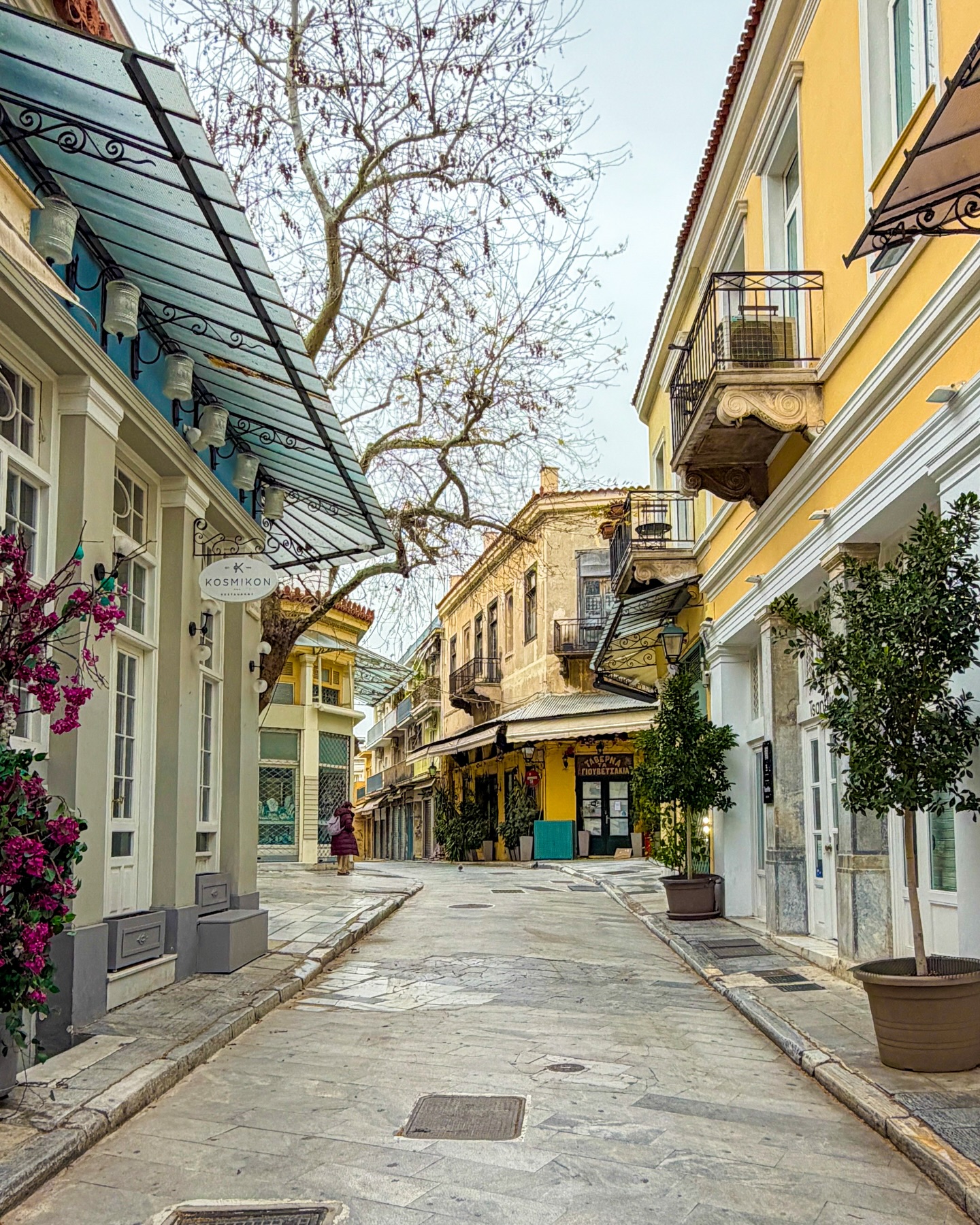 ATHENS MINI GUIDE (save for later!)
Here’s your short, sweet, actually-useful mini guide to Athens, packed with history, neighbourhood gems, and the kind of food you’ll dream about on the flight home.
THINGS TO SEE & DO
The Acropolis
Book a guided visit (link in my storefront). It makes a huge difference. Seeing the Acropolis of Athens with context brings the Parthenon to life. Go early to avoid peak crowds and heat.
Acropolis Museum
Do this right after. The Acropolis Museum beautifully connects the ruins to real stories. The top-floor Parthenon Gallery alone is worth it.
Monastiraki Square
Monastiraki Square is chaotic in the best way — flea markets, street views of the Acropolis, buzzy cafés. Great for soaking up that layered Athens energy.
National Gardens
Need a breather? The National Garden is a shady escape in the middle of the city — especially welcome in summer.
Walking Tour
Start your trip with a free walking tour @athensfreetour . It’s tip-based and gives you historical context + local recommendations.
Wander the Neighbourhoods
• Plaka – postcard-pretty, neoclassical buildings, bougainvillea everywhere.
• Psiri – cool bars, creative vibe.
• Koukaki – relaxed, local feel near the Acropolis.
• Kolonaki – chic boutiques + café culture.
WHERE TO EAT
Someone told me there’s no such thing as a tourist trap in Athens. Sure some places might cost a bit more, but the food will be excellent everywhere. We didn’t have a single disappointing meal, so maybe there’s some truth to this!
Anefani – Modern Greek with creative twists, gorgeous setting.
Efcharis – Classic Greek taverna in Monastiraki. Think grilled meats, warm hospitality.
Nissos Seafood Tavern – Fresh seafood, laid-back and simple atmosphere
WHERE TO STAY
@perianthhotel - Design-forward, central, walking distance to all major sights. Ideal base for exploring Athens on foot. Clean aesthetic, great breakfast, unbeatable location.
Athens works beautifully as a 2–3 day city break or as the cultural start to a wider Greece itinerary.
⸻
Save this for your next Athens city break 🇬🇷
If you’re planning a trip to Greece and wondering what to do in Athens, send me a DM — happy to share more!