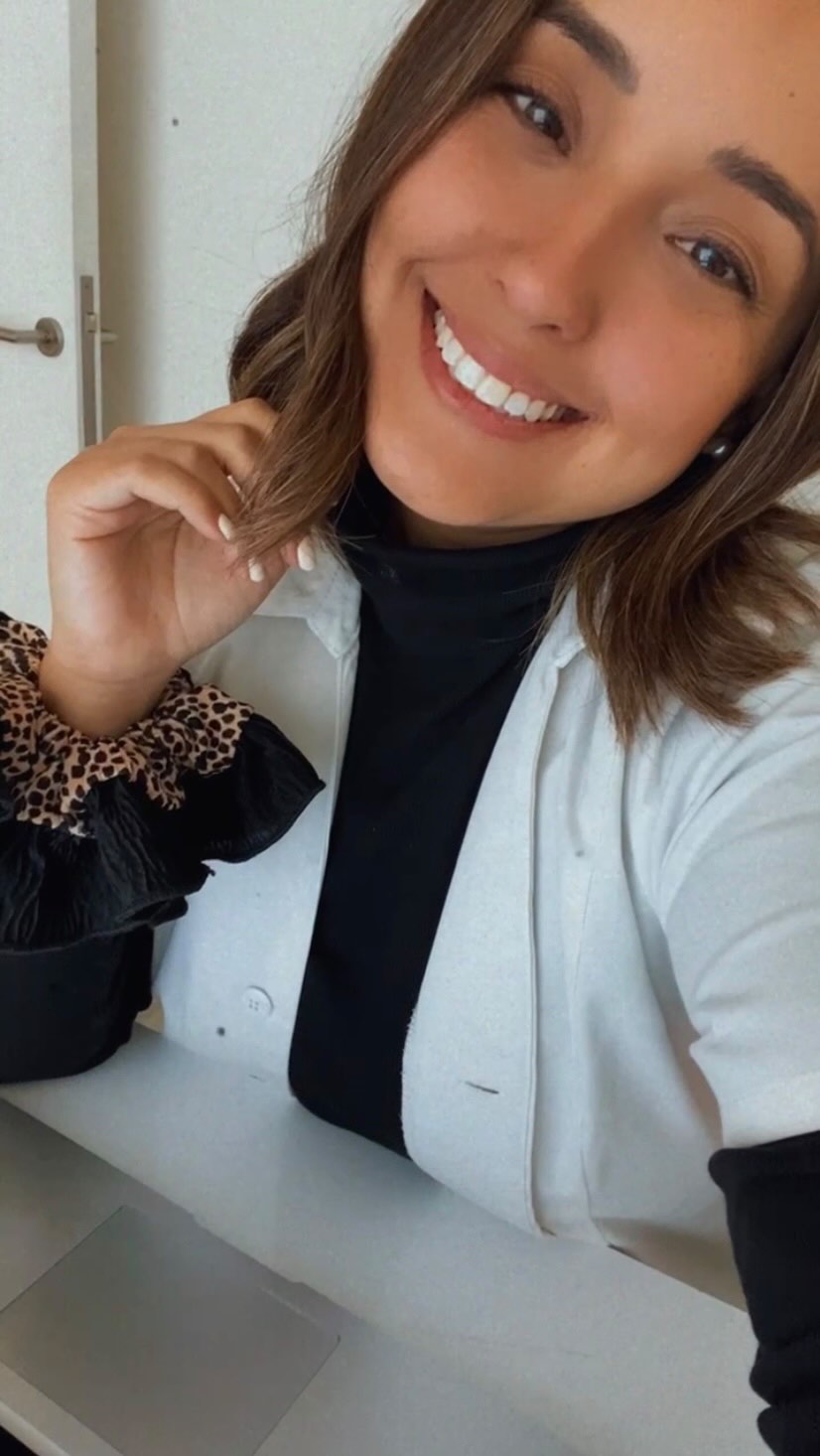 Hoy cierro una etapa importante ❤️🩹 fueron 6 años aquí, muchos de ellos yo estando fuera de Santiago, pero lo sostuve porque ustedes con su confianza en mí trabajo lo permitieron al nunca dejar de venir 🥹✨.
Dejo esta oficina con mucha gratitud de todo lo que me dió. La atención continúa principalmente de manera online, y también pronto con cupos presenciales en Puerto Varas y ocasionalmente en Santiago pero en otro espacio, esto siempre será avisados por mis historias.
Por este cierre de etapa, estaré compartiendo una promoción especial para ustedes pronto así que atentas a mis redessss 👀.
Gracias por estar 🤍 lqm! 🫶🏼