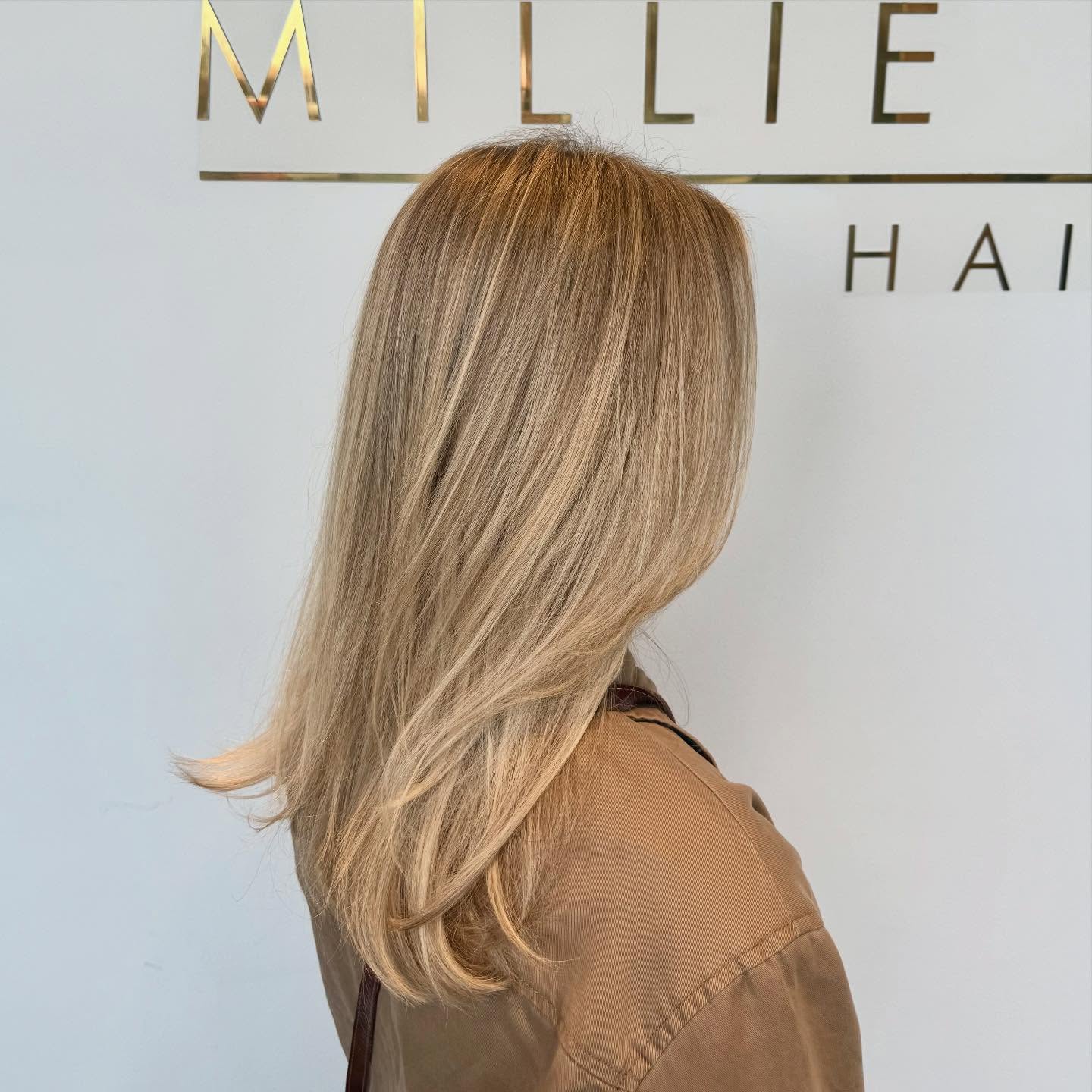 Timeless, low-maintenance, and beautifully seamless lived in blonde balayage by Fiona, finished off with a gorgeous natural long layered cut by Liv✨
Also… little update! 📣 Liv is now picking up an extra Friday each week starting from Friday the 13th of March! She’ll be in from 9am–2pm, so if you’ve been trying to snag an appointment, this is your sign 👀🖤
Call to book now! ☎️
#hair #fridays #balayage #blondelayers #surreysalon